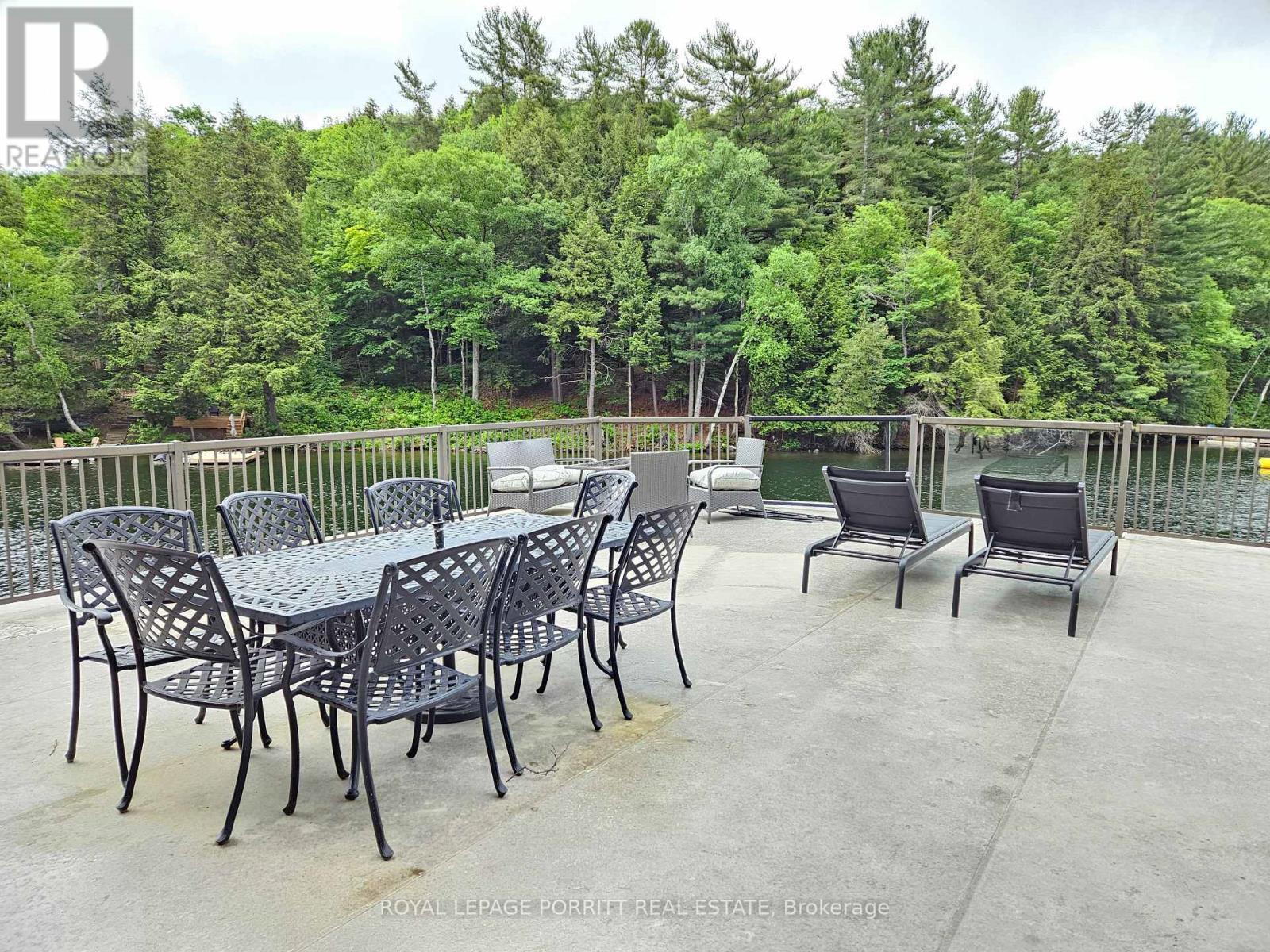 












1015 BAYVIEW POINT ROAD

,
Lake of Bays,




Ontario
P0A1H0

