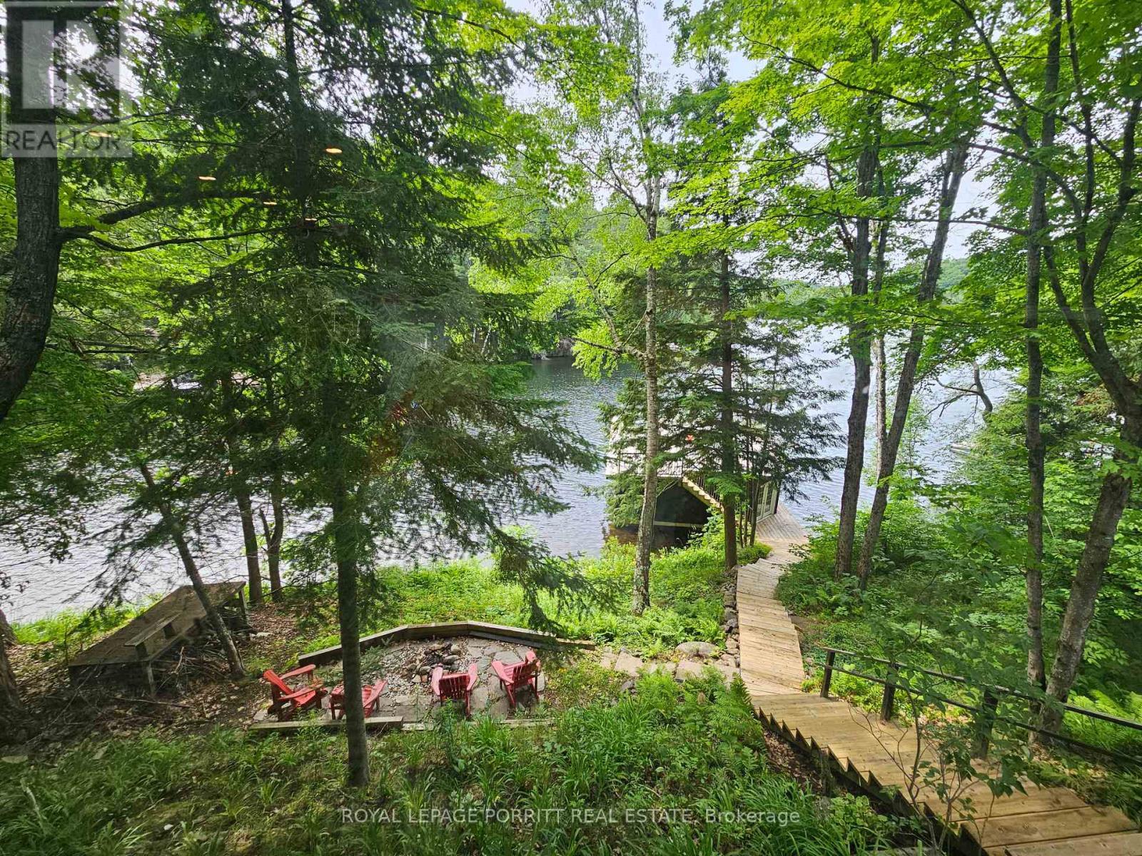 












1015 BAYVIEW POINT ROAD

,
Lake of Bays,




Ontario
P0A1H0

