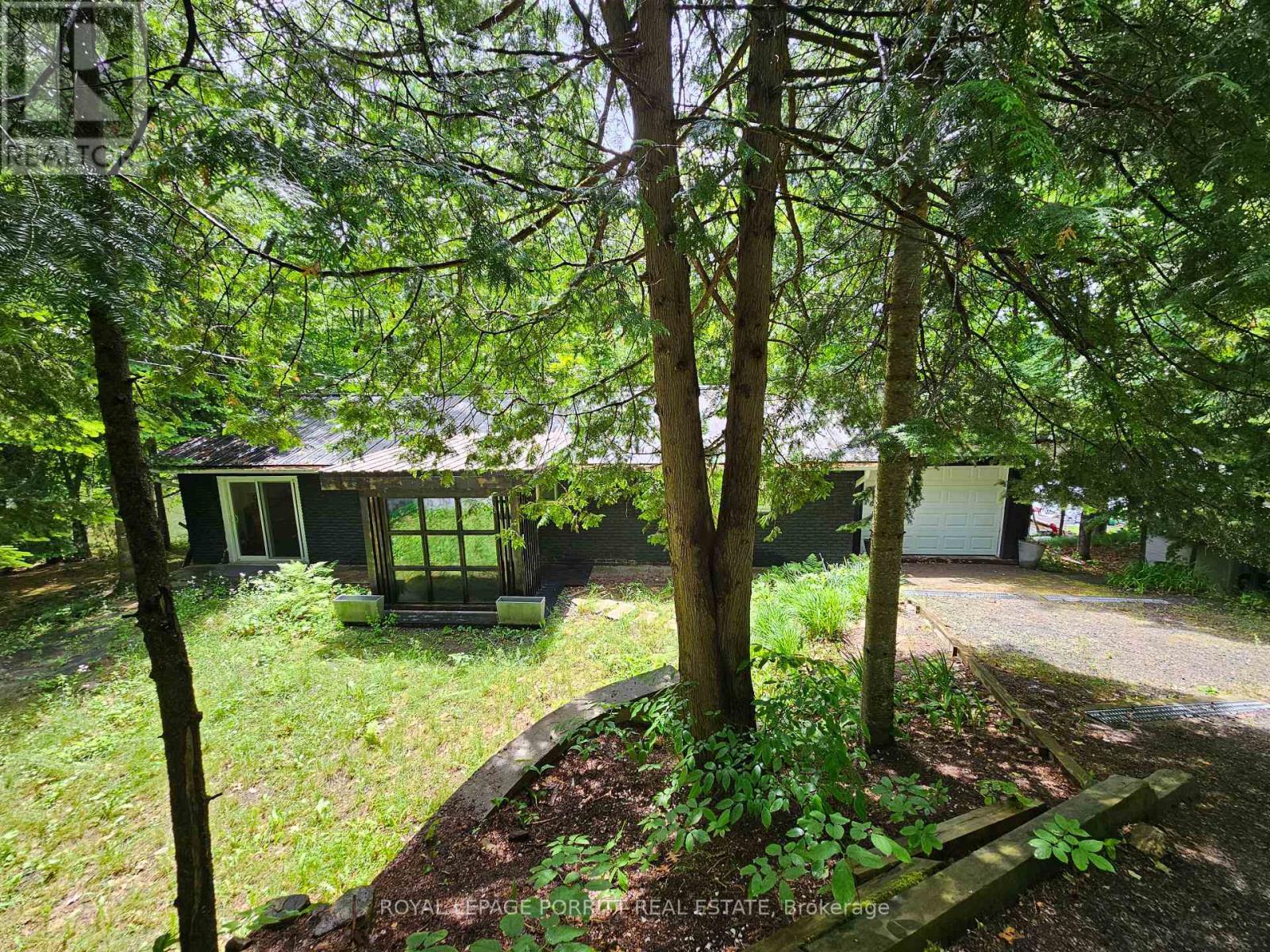 












1015 BAYVIEW POINT ROAD

,
Lake of Bays,




Ontario
P0A1H0

