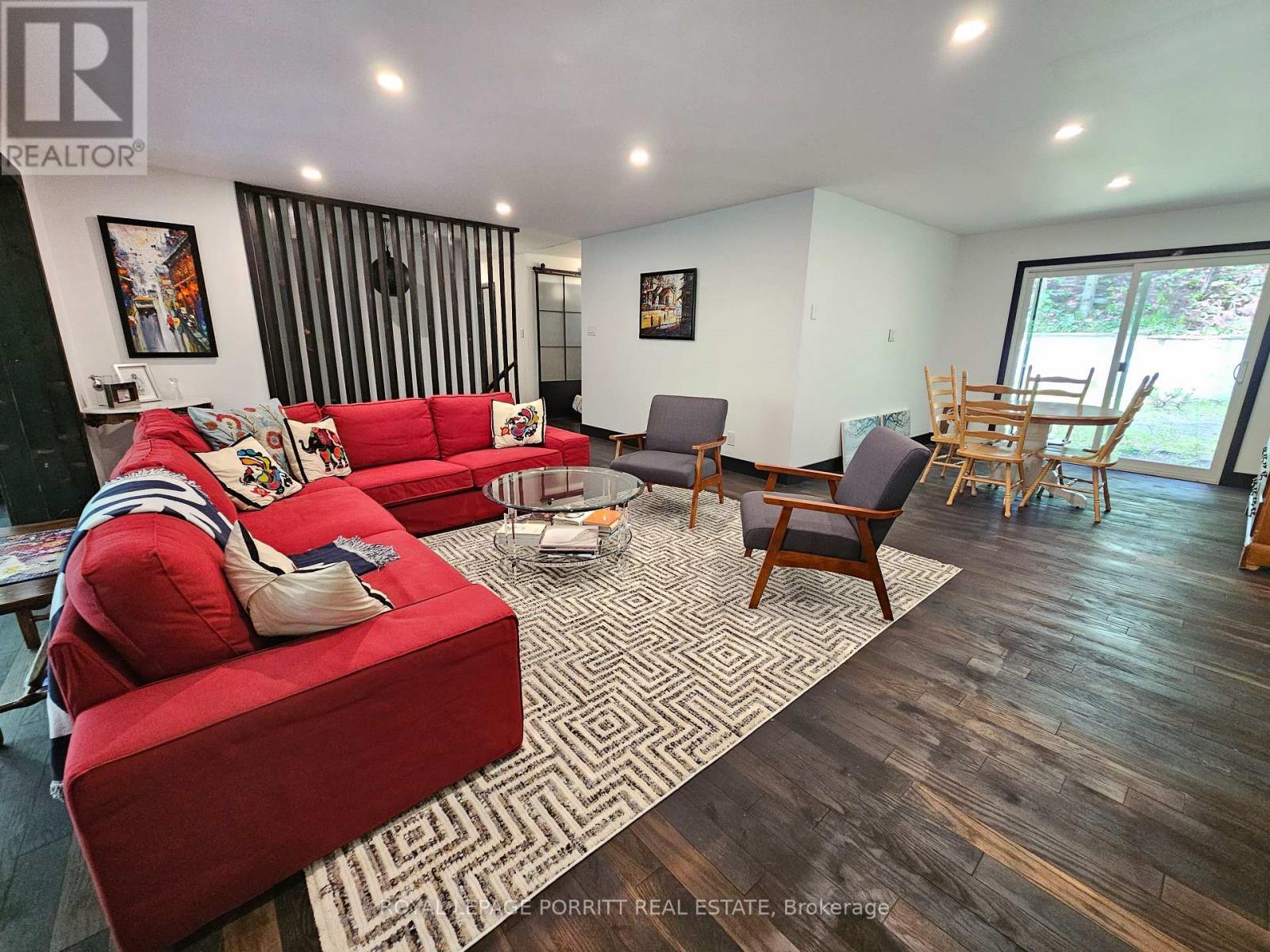 












1015 BAYVIEW POINT ROAD

,
Lake of Bays,




Ontario
P0A1H0

