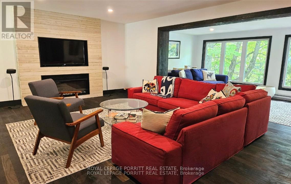 












1015 BAYVIEW POINT ROAD

,
Lake of Bays,




Ontario
P0A1H0

