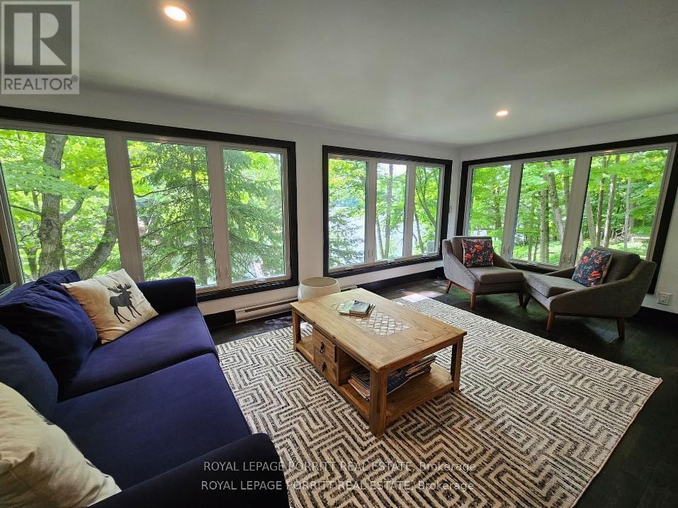 












1015 BAYVIEW POINT ROAD

,
Lake of Bays,




Ontario
P0A1H0

