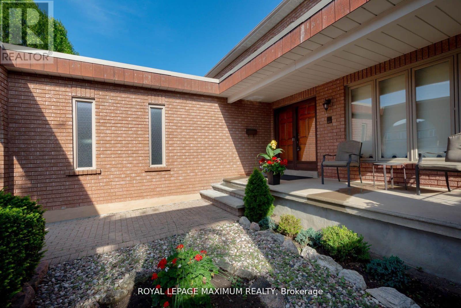 












54 CLAUDIA AVENUE

,
Vaughan,




Ontario
L4L6R7

