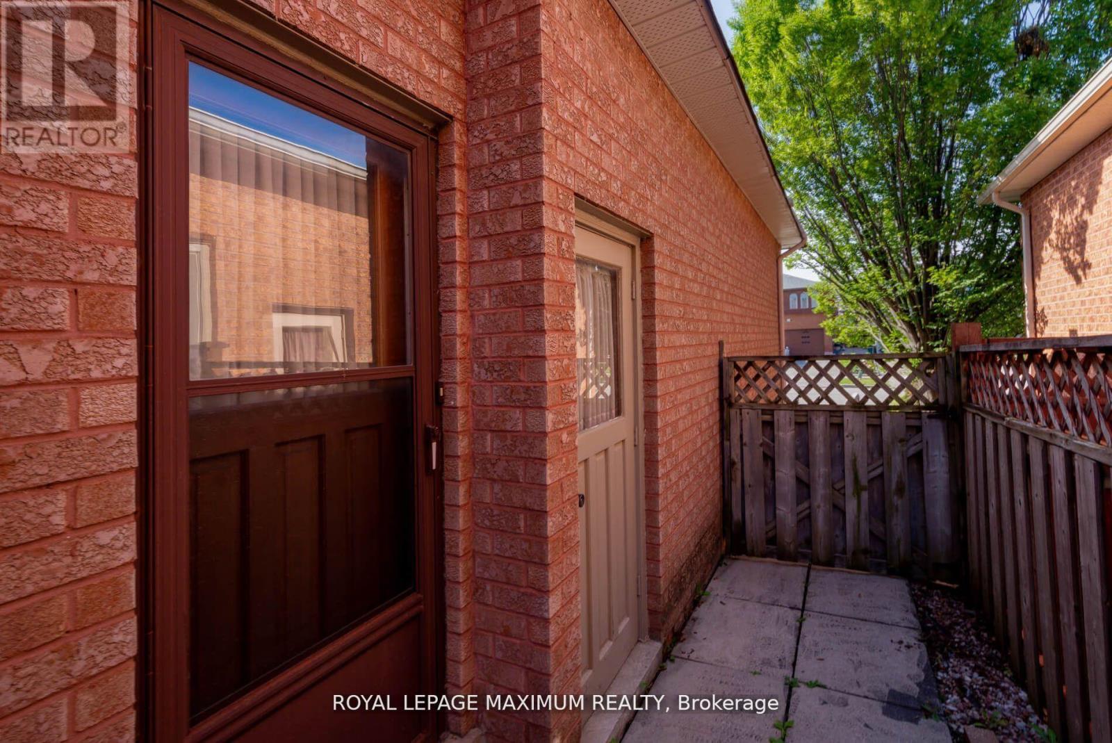 












54 CLAUDIA AVENUE

,
Vaughan,




Ontario
L4L6R7

