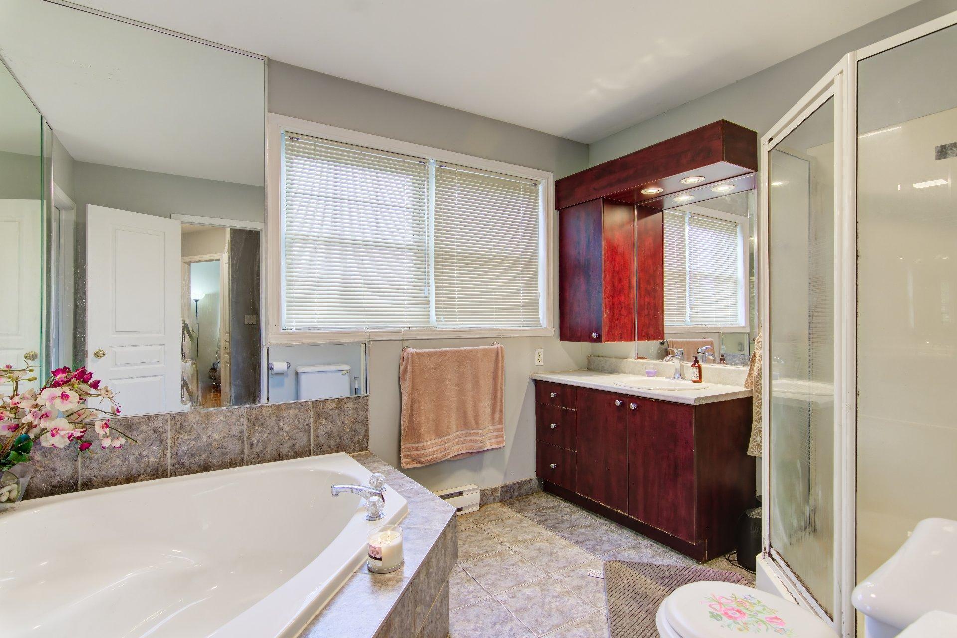 









2395


Ch. des Prairies

,
Brossard,




QC
J4Y2X4

