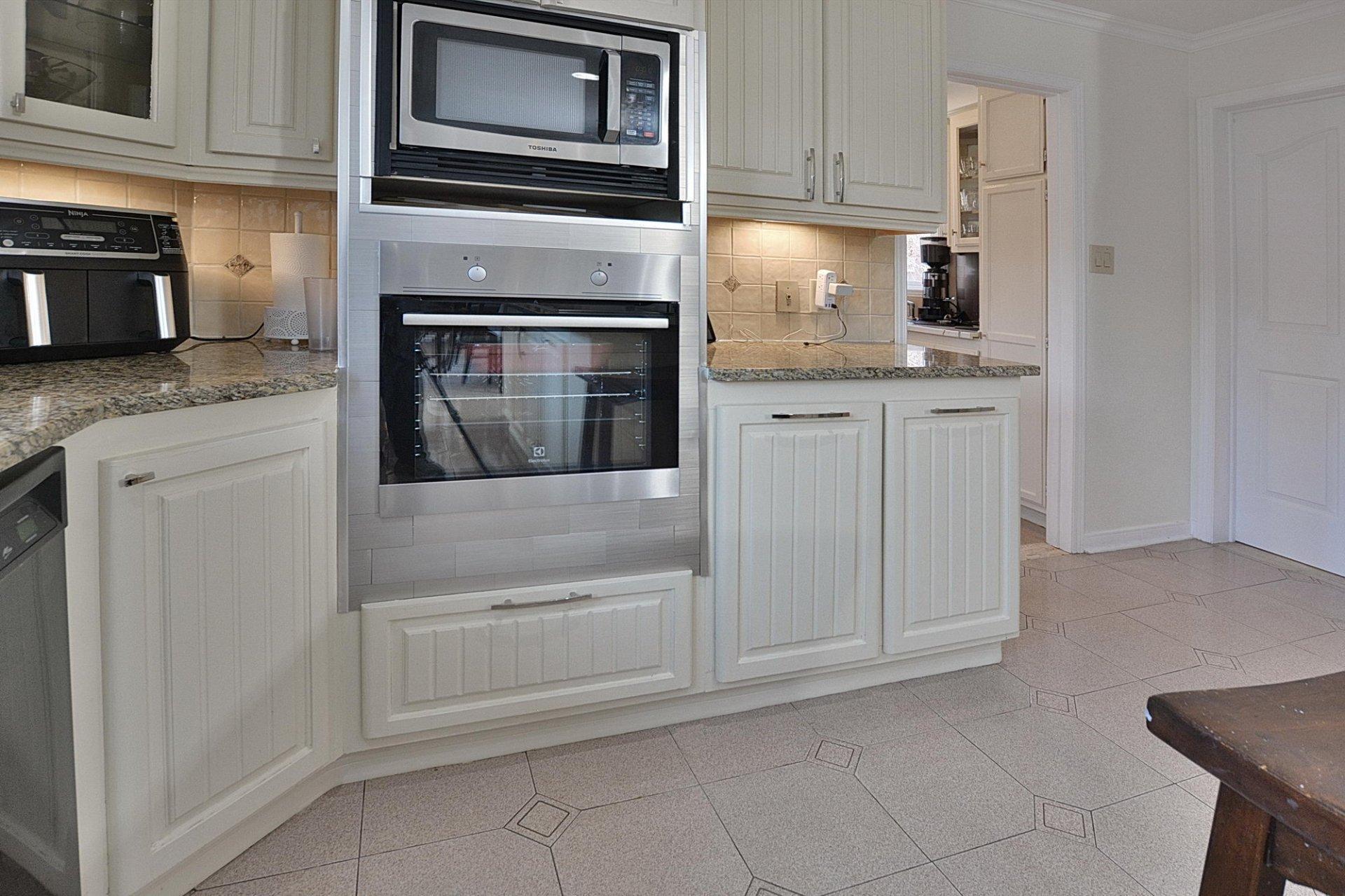 









298


Av. Louise-Lamy

,
Dorval,




QC
H9S4K3

