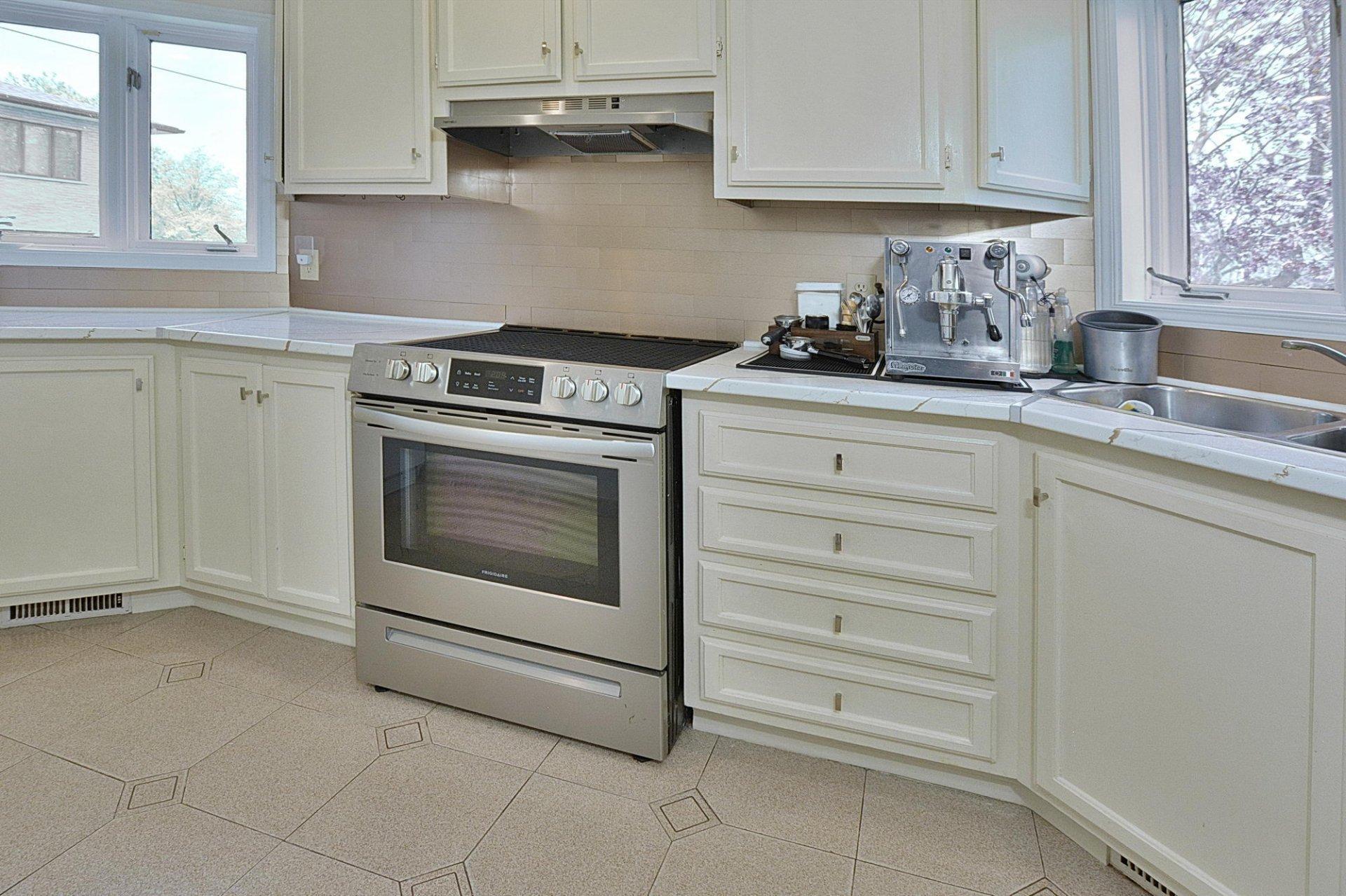 









298


Av. Louise-Lamy

,
Dorval,




QC
H9S4K3

