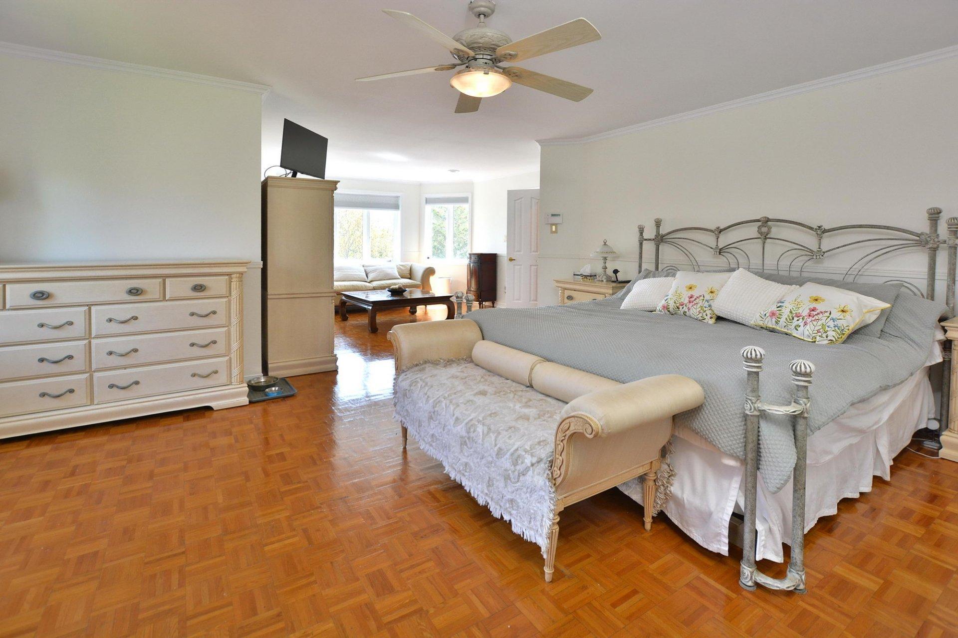 









298


Av. Louise-Lamy

,
Dorval,




QC
H9S4K3

