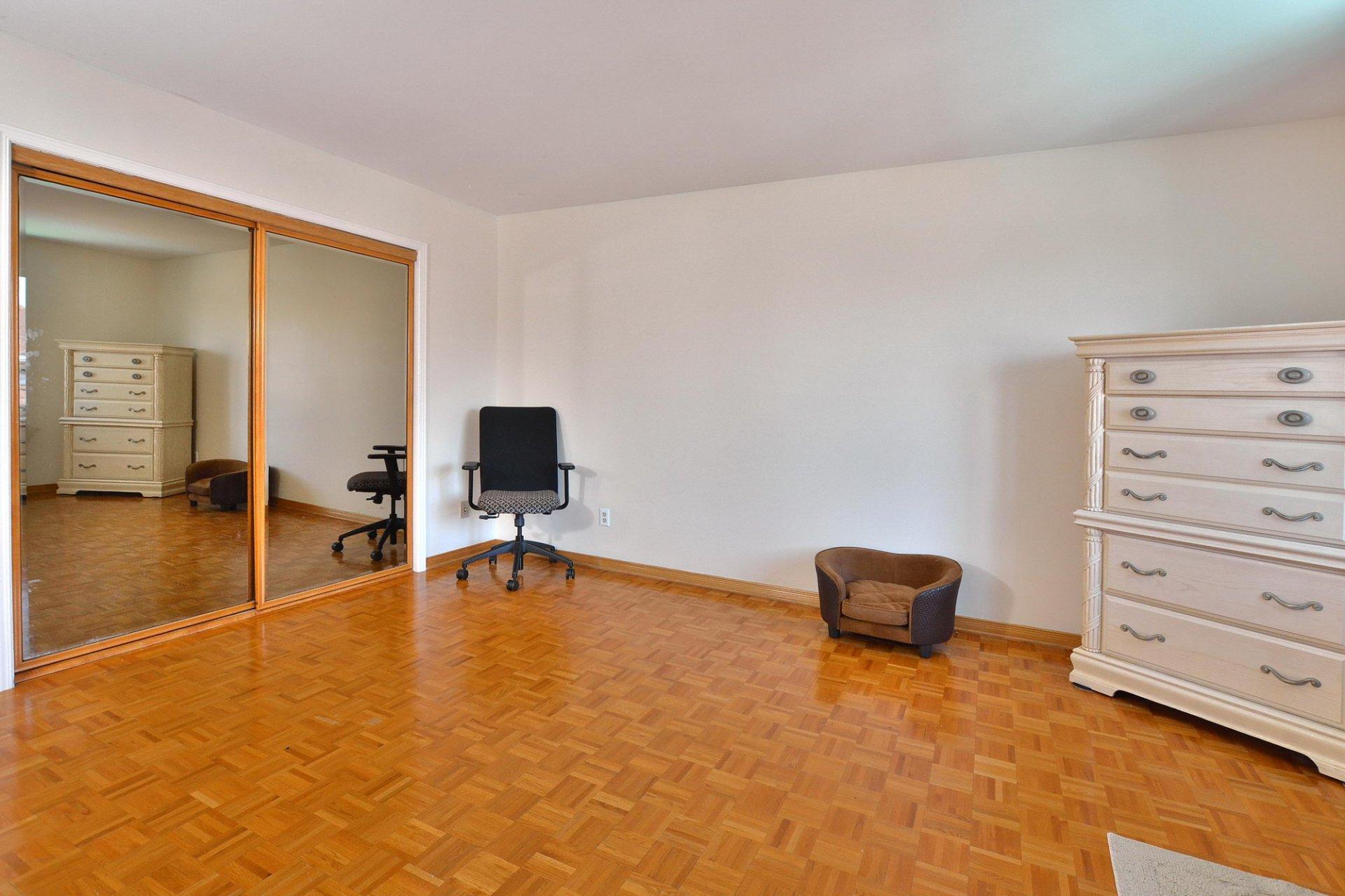 









298


Av. Louise-Lamy

,
Dorval,




QC
H9S4K3

