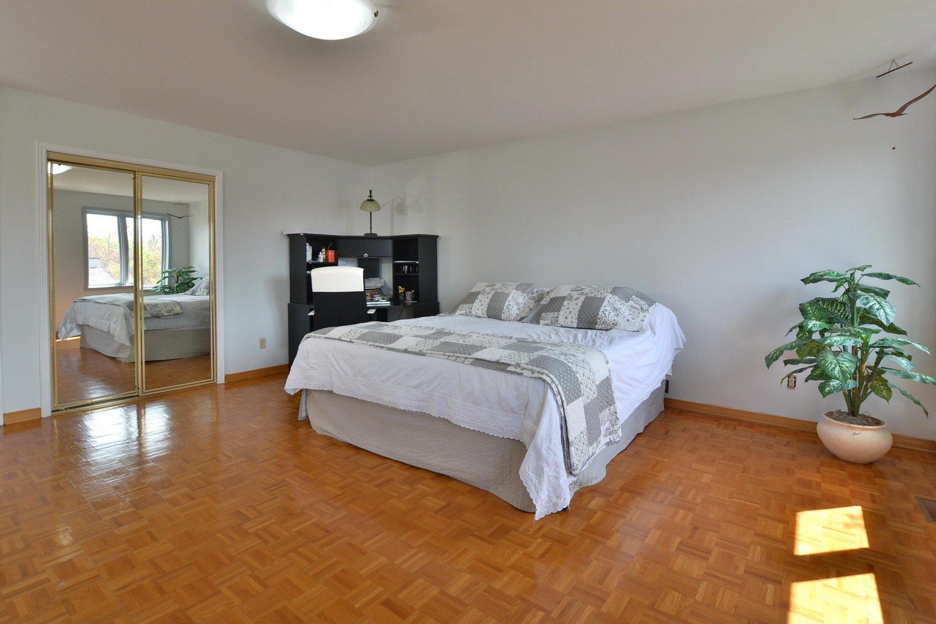 









298


Av. Louise-Lamy

,
Dorval,




QC
H9S4K3


