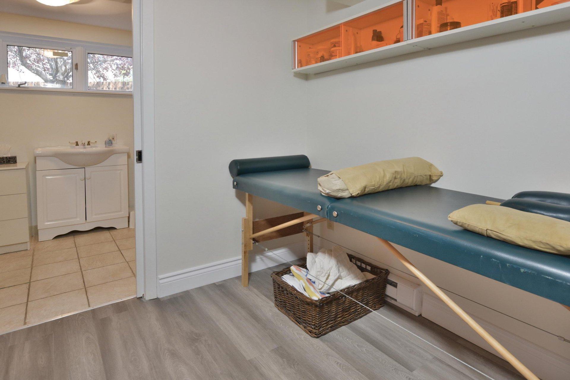 









298


Av. Louise-Lamy

,
Dorval,




QC
H9S4K3

