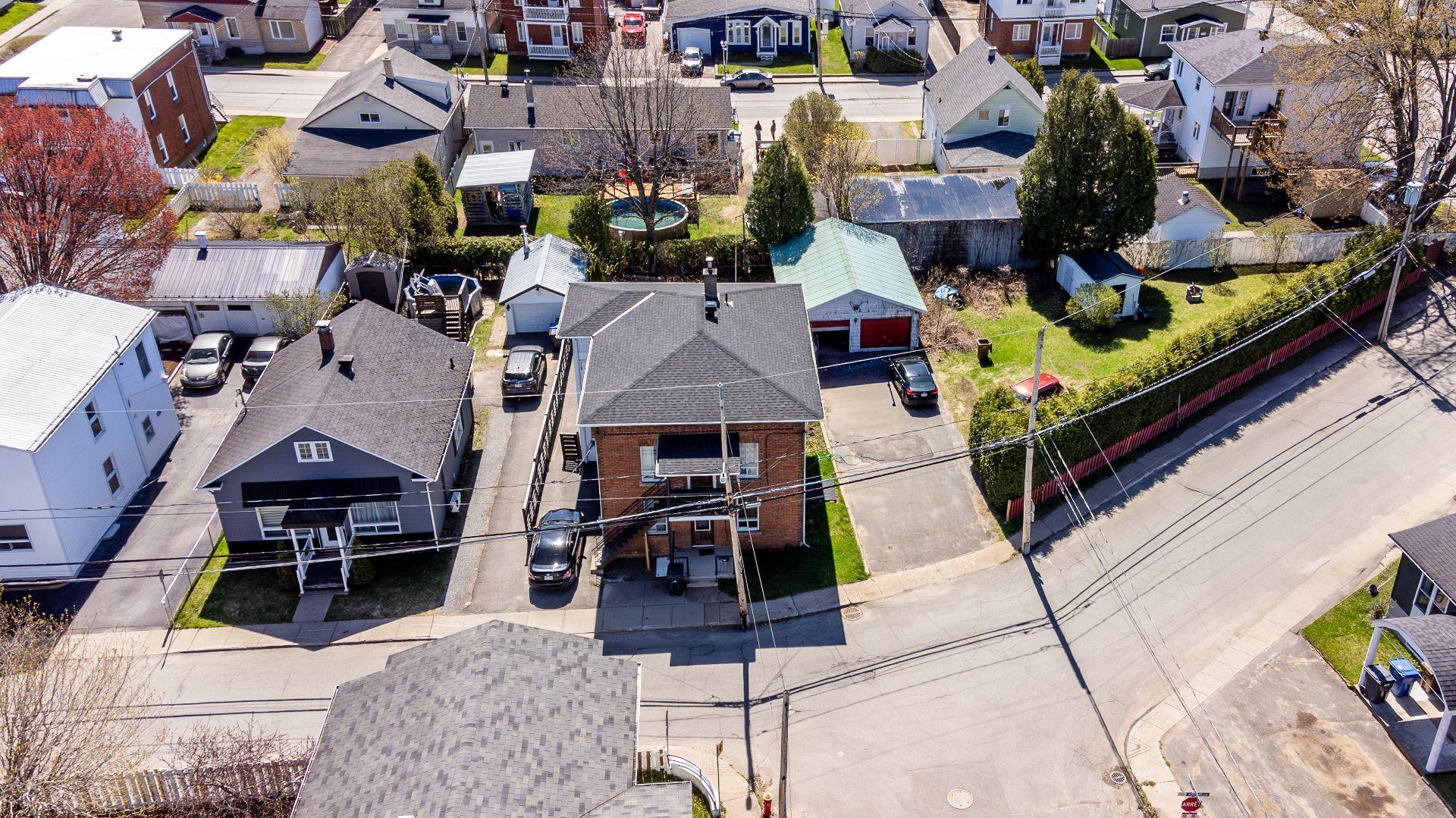 









885

 - 887


109e Rue

,
Shawinigan,




QC
G9P2N1

