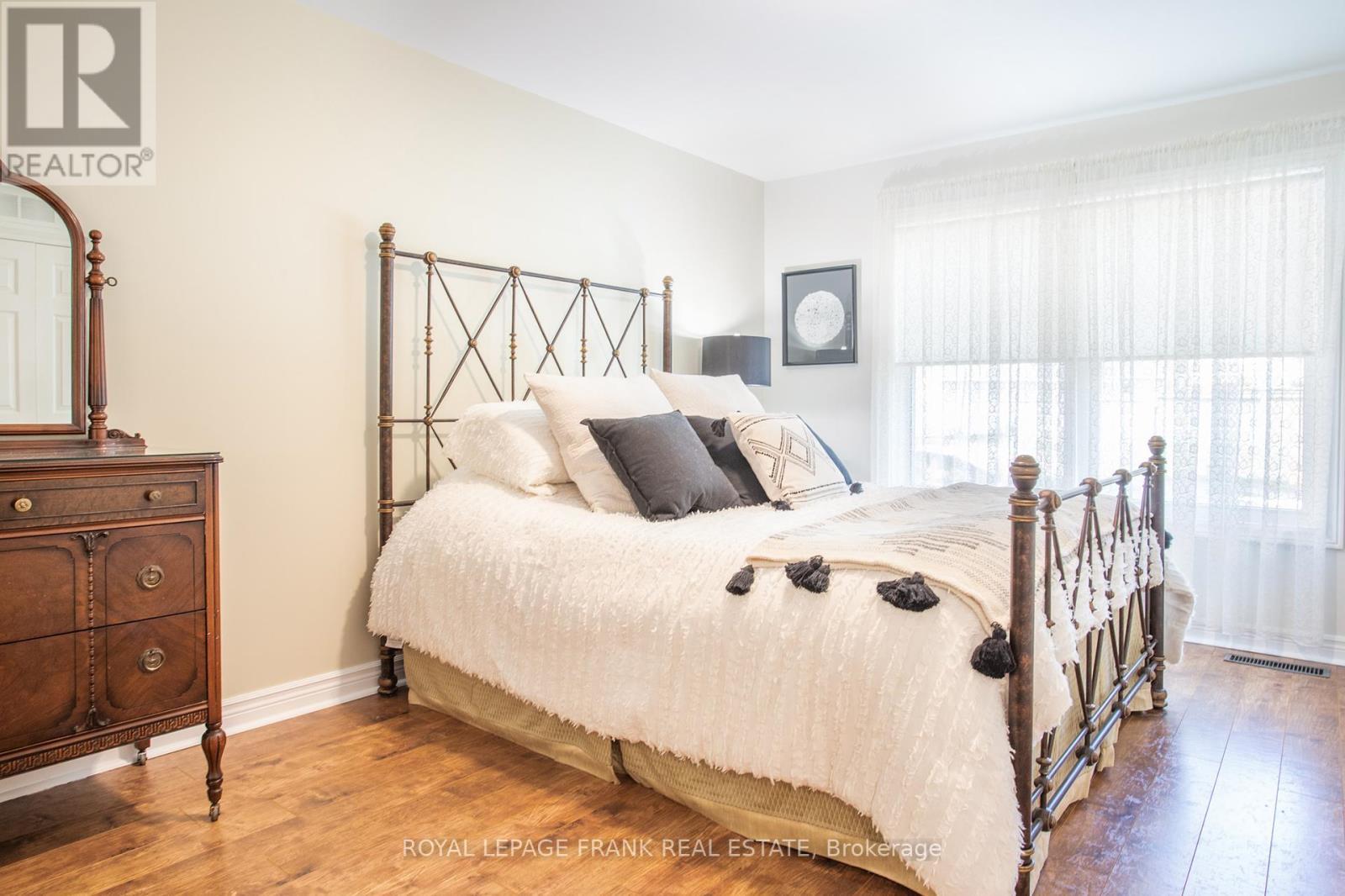 












J-13 - 1657 NASH ROAD

,
Clarington (Courtice),




Ontario
L1E1S8

