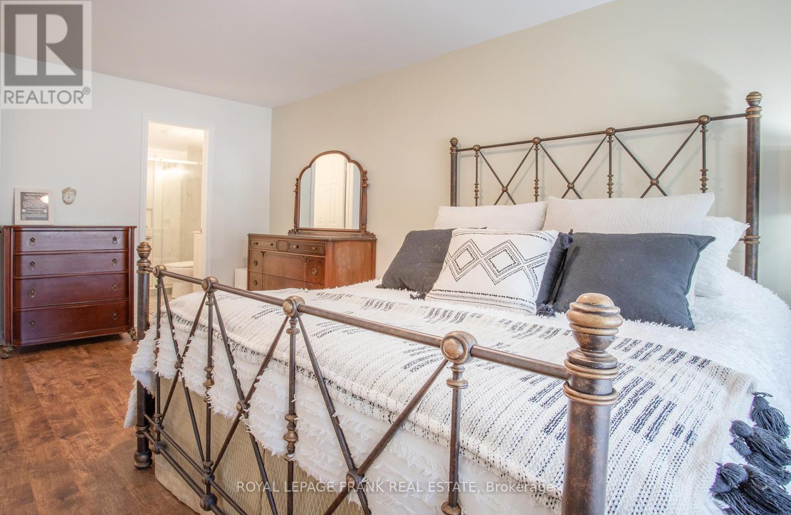 












J-13 - 1657 NASH ROAD

,
Clarington (Courtice),




Ontario
L1E1S8


