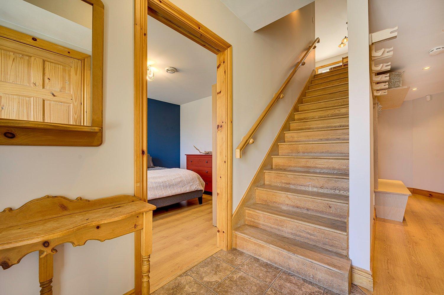 









1215


Ch. Masson

,
Sainte-Marguerite-du-Lac-Masson,




QC
J0T1L0

