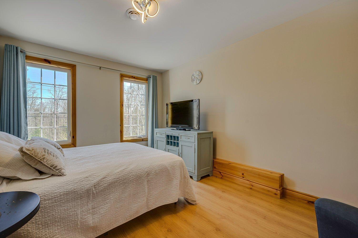 









1215


Ch. Masson

,
Sainte-Marguerite-du-Lac-Masson,




QC
J0T1L0

