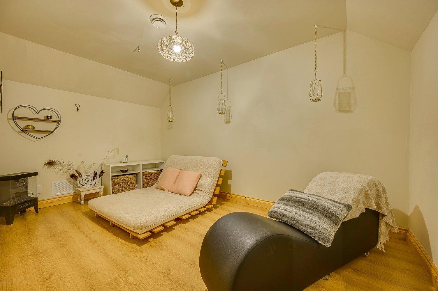 









1215


Ch. Masson

,
Sainte-Marguerite-du-Lac-Masson,




QC
J0T1L0

