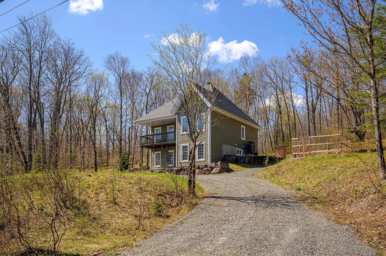 









1215


Ch. Masson

,
Sainte-Marguerite-du-Lac-Masson,




QC
J0T1L0

