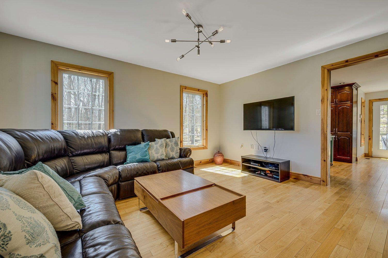 









1215


Ch. Masson

,
Sainte-Marguerite-du-Lac-Masson,




QC
J0T1L0

