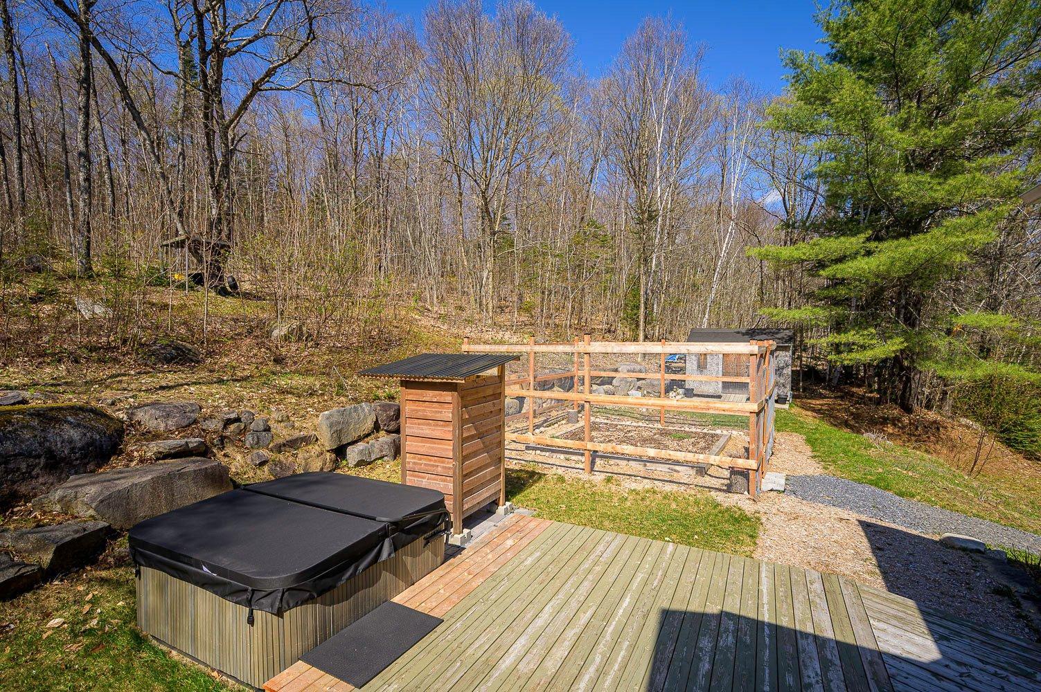 









1215


Ch. Masson

,
Sainte-Marguerite-du-Lac-Masson,




QC
J0T1L0

