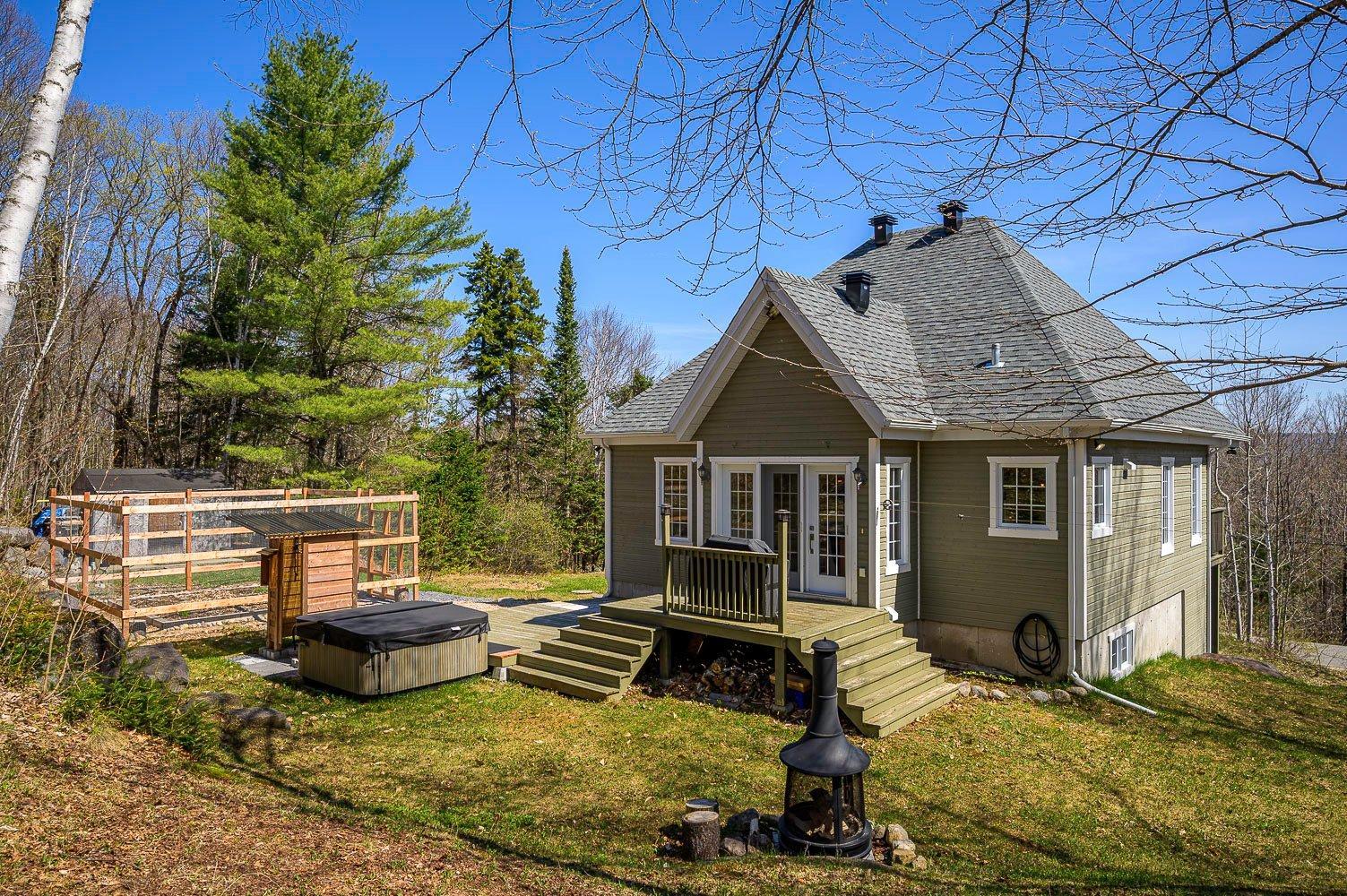 









1215


Ch. Masson

,
Sainte-Marguerite-du-Lac-Masson,




QC
J0T1L0

