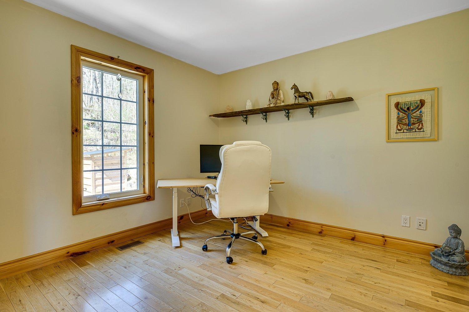 









1215


Ch. Masson

,
Sainte-Marguerite-du-Lac-Masson,




QC
J0T1L0

