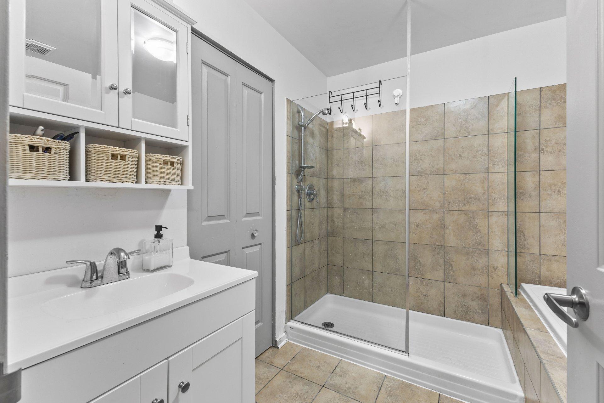 









445


Av. Ste-Croix

, 109,
Montréal (Saint-Laurent),




QC
H4L5P3

