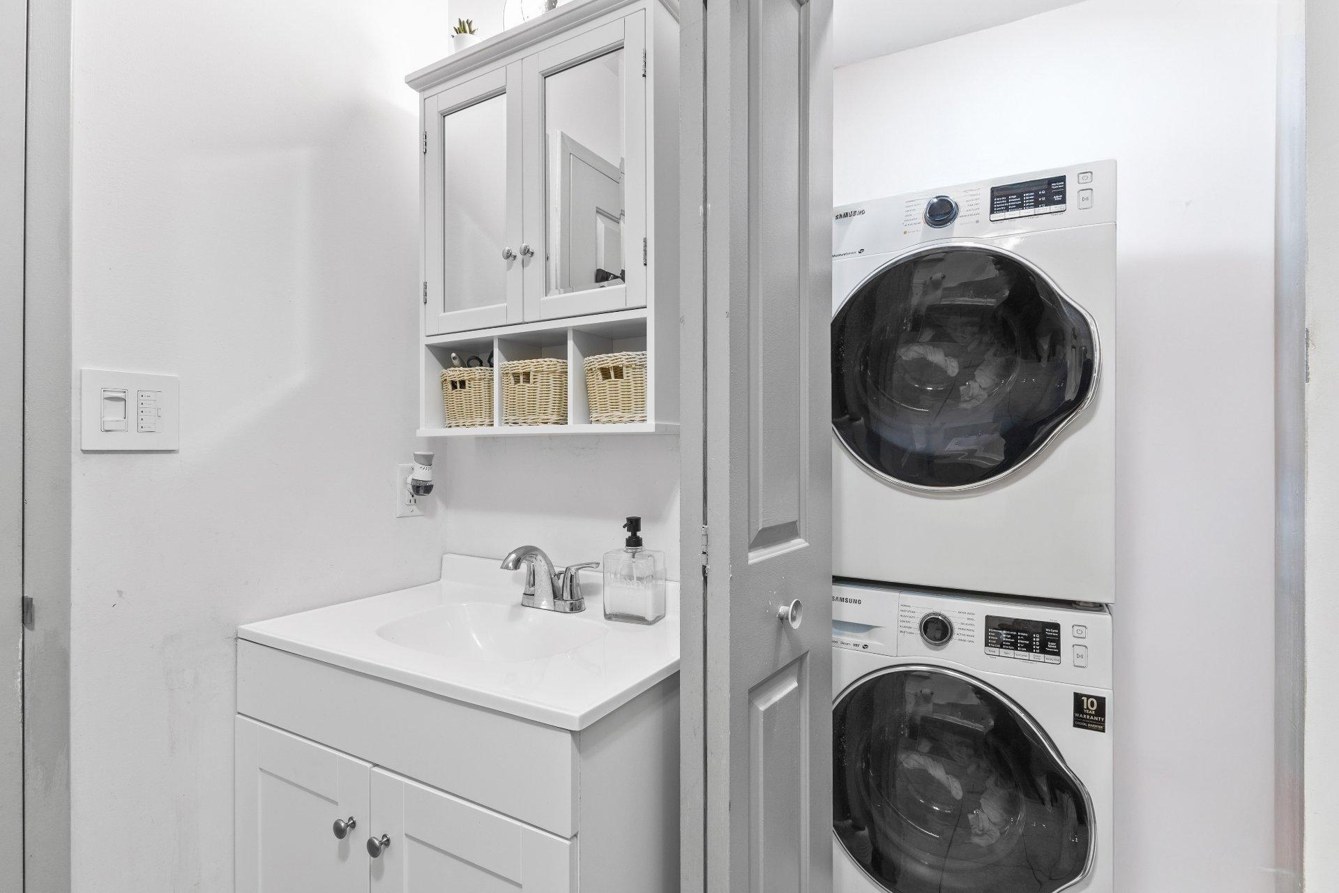 









445


Av. Ste-Croix

, 109,
Montréal (Saint-Laurent),




QC
H4L5P3

