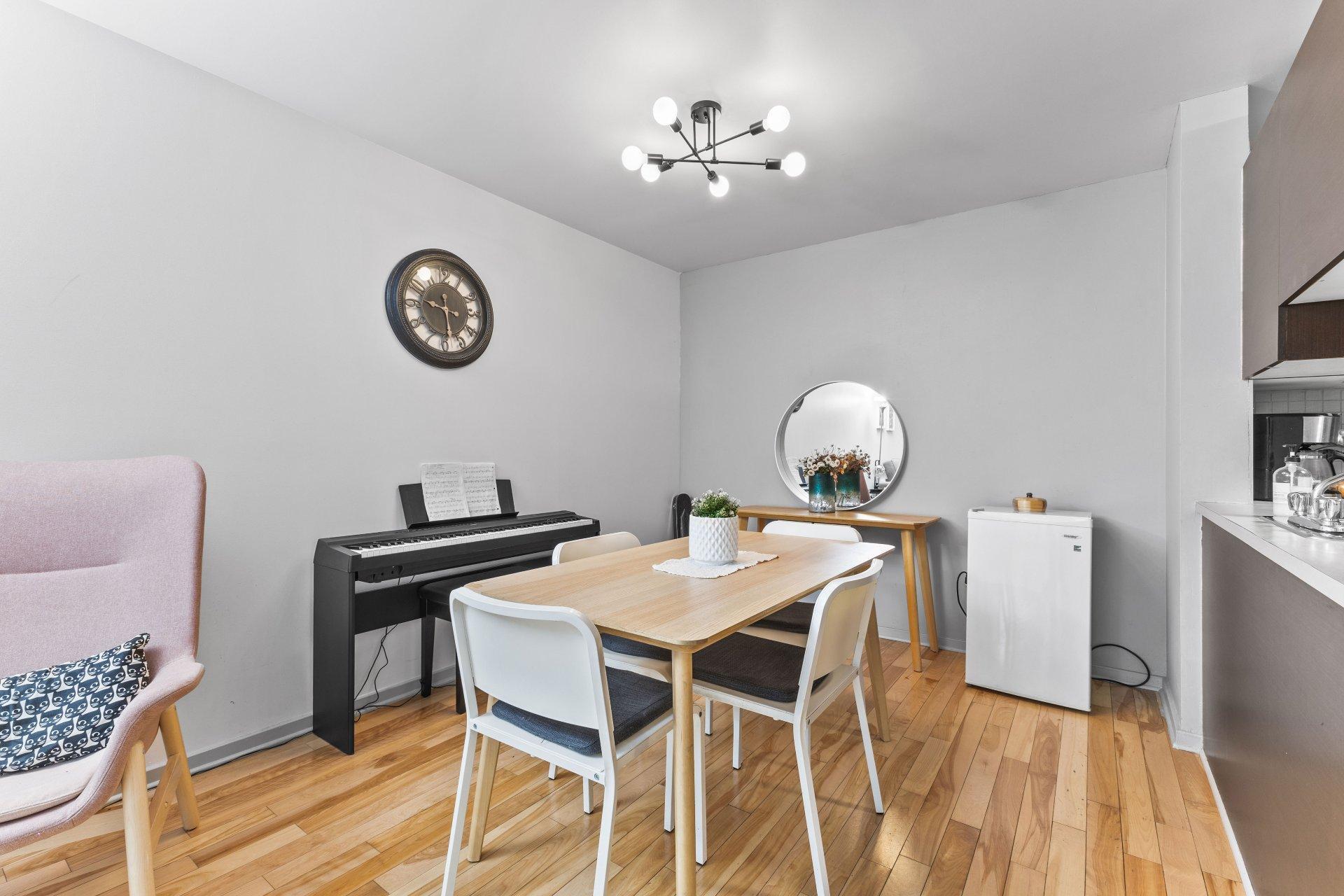 









445


Av. Ste-Croix

, 109,
Montréal (Saint-Laurent),




QC
H4L5P3

