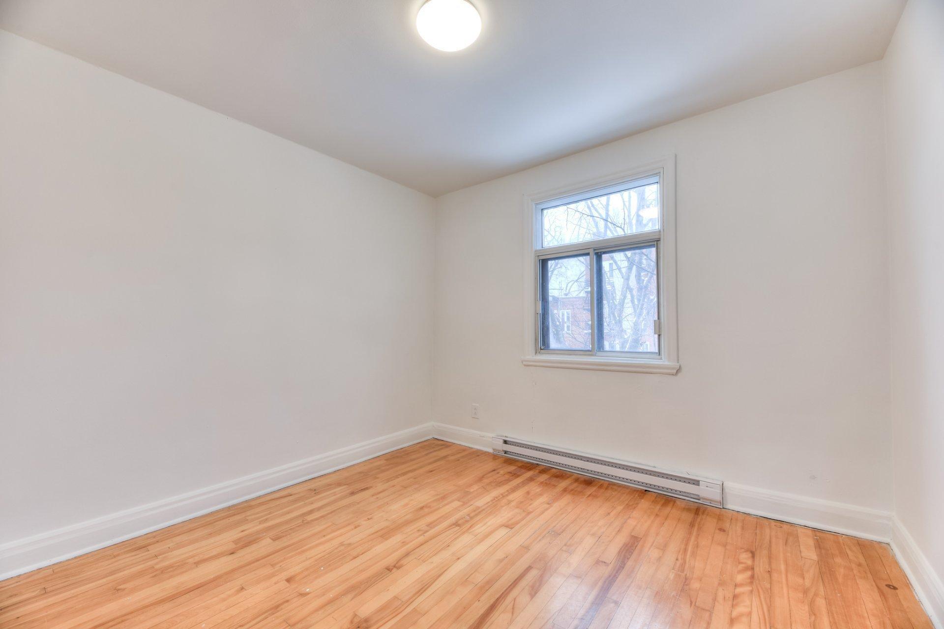 









4456


Av. d'Orléans

,
Montréal (Rosemont/La Petite-Patrie),




QC
H1X2K2

