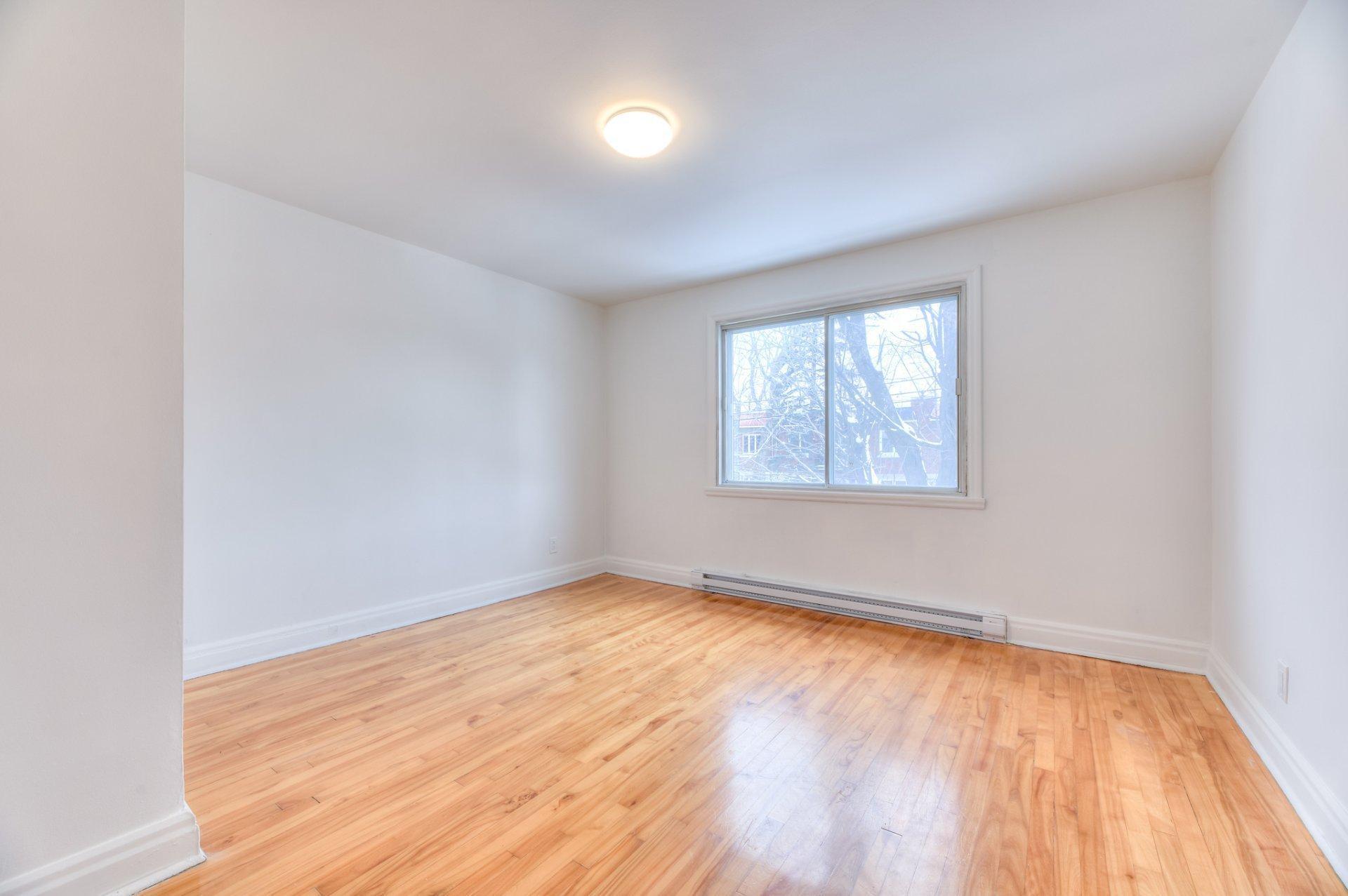 









4456


Av. d'Orléans

,
Montréal (Rosemont/La Petite-Patrie),




QC
H1X2K2

