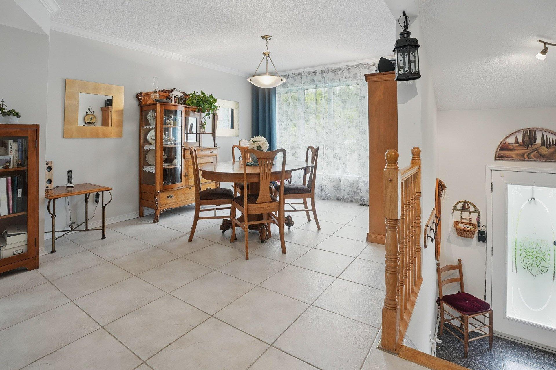 









2


Av. de la Citadelle

, 3,
Gatineau (Hull),




QC
J8Z3M4

