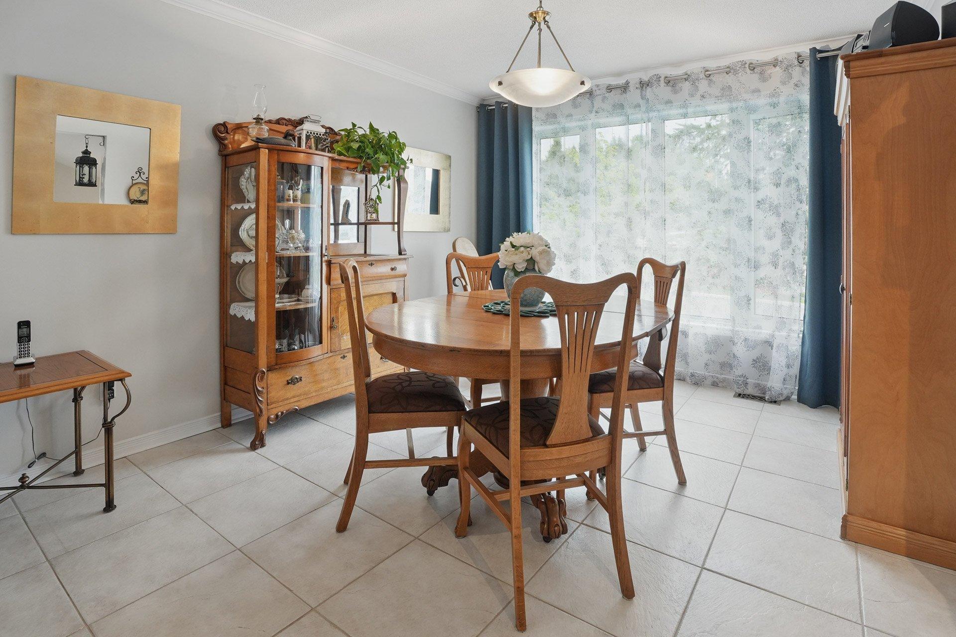









2


Av. de la Citadelle

, 3,
Gatineau (Hull),




QC
J8Z3M4

