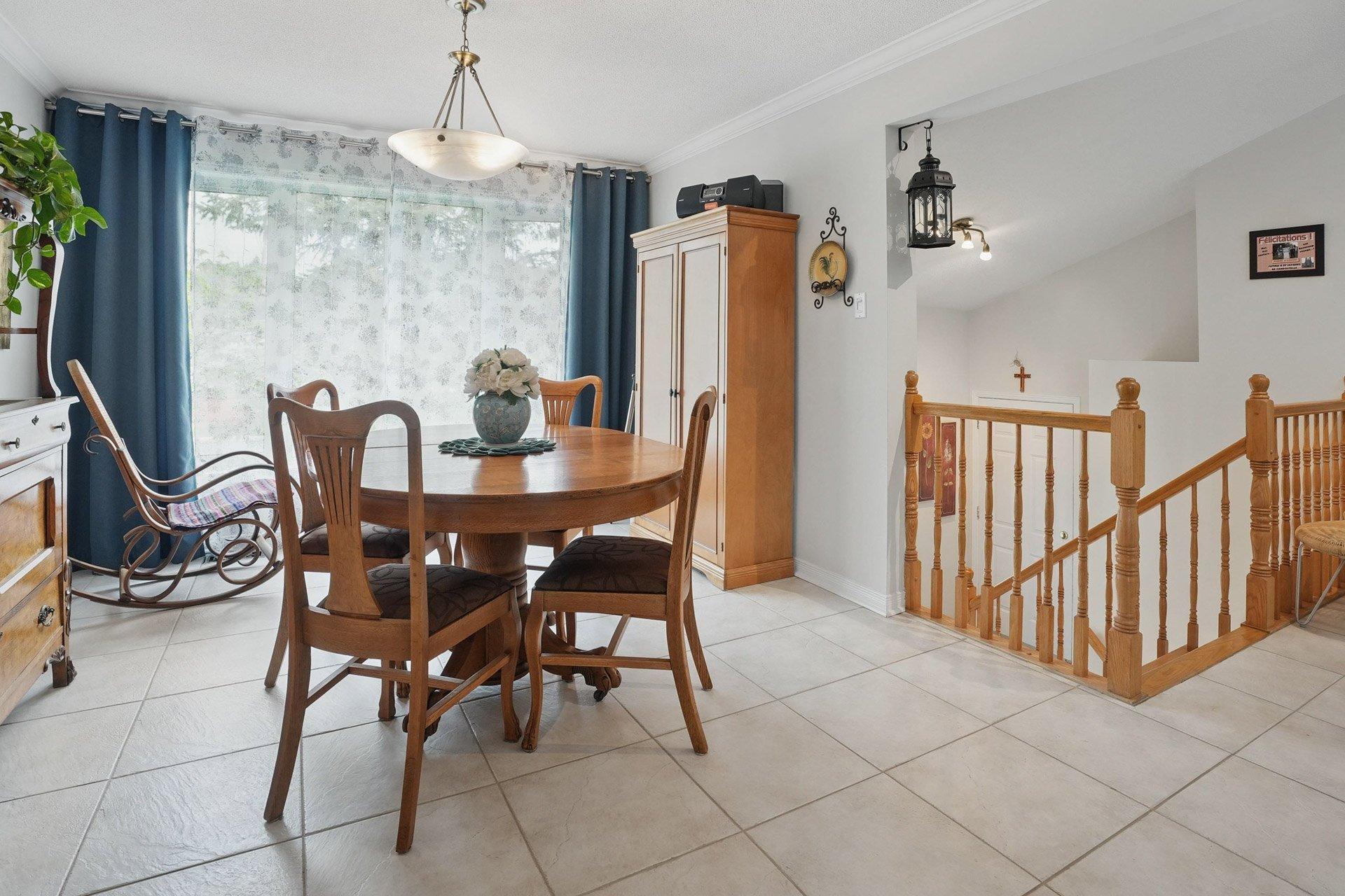 









2


Av. de la Citadelle

, 3,
Gatineau (Hull),




QC
J8Z3M4

