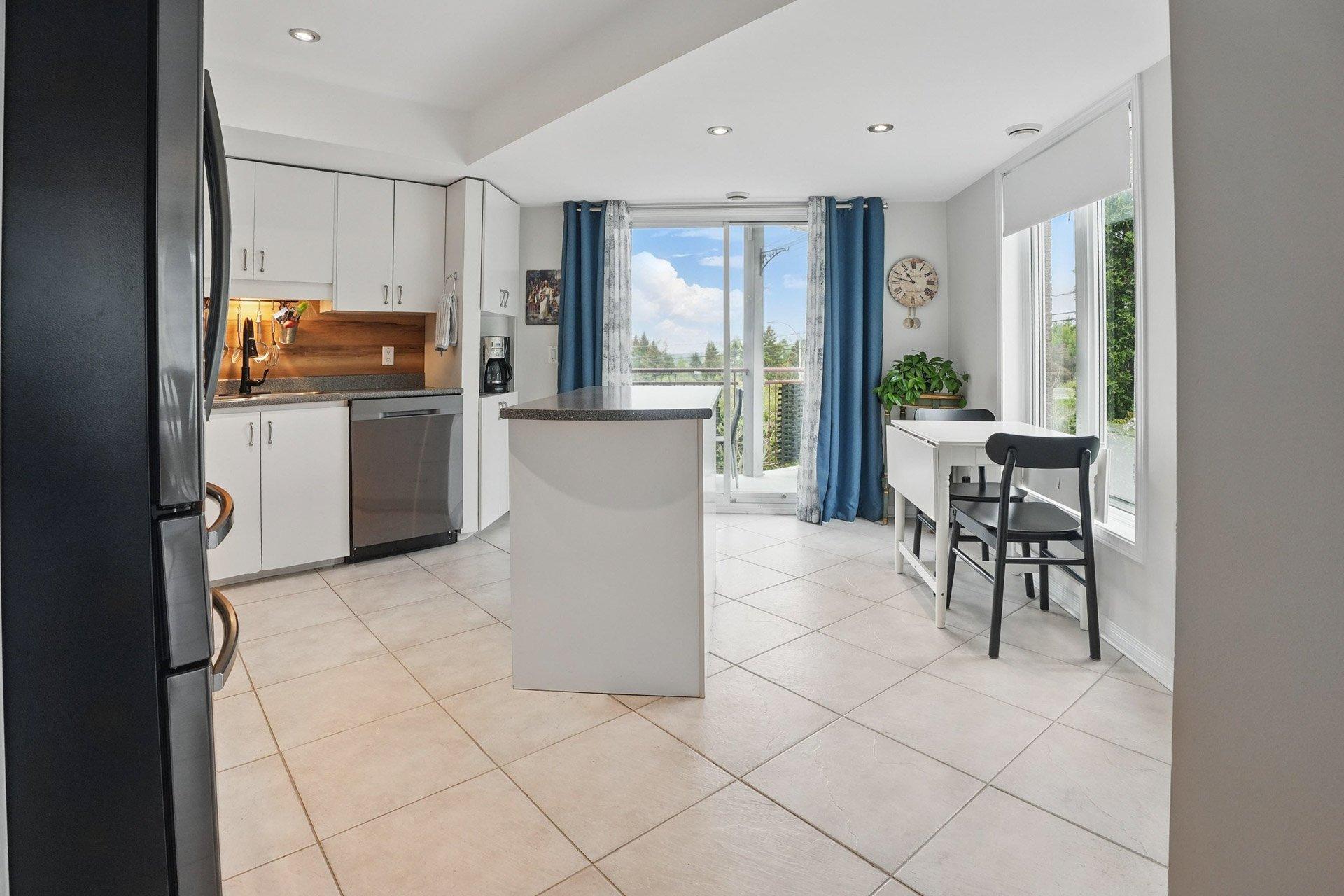









2


Av. de la Citadelle

, 3,
Gatineau (Hull),




QC
J8Z3M4

