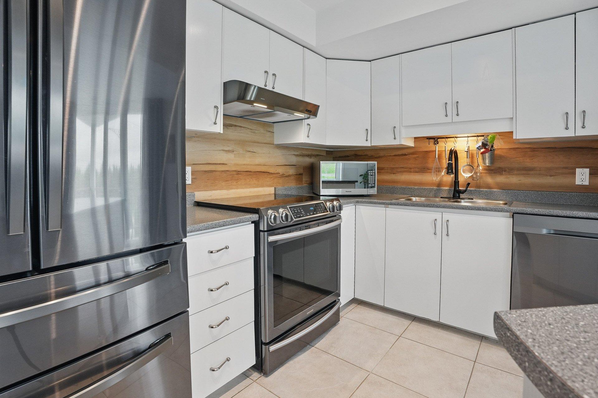 









2


Av. de la Citadelle

, 3,
Gatineau (Hull),




QC
J8Z3M4


