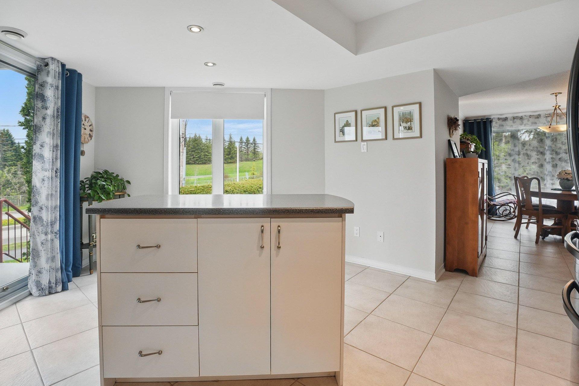 









2


Av. de la Citadelle

, 3,
Gatineau (Hull),




QC
J8Z3M4

