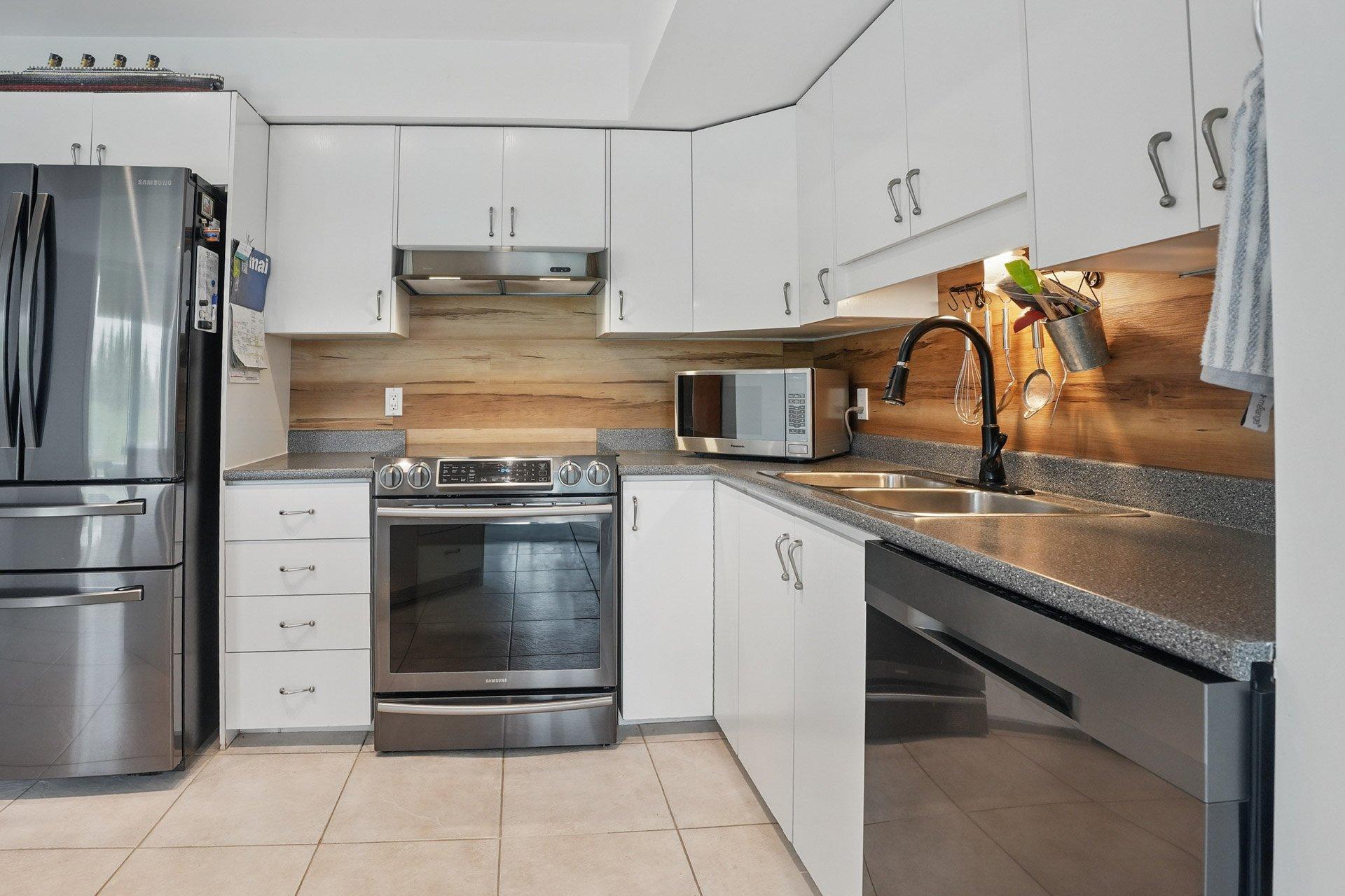 









2


Av. de la Citadelle

, 3,
Gatineau (Hull),




QC
J8Z3M4

