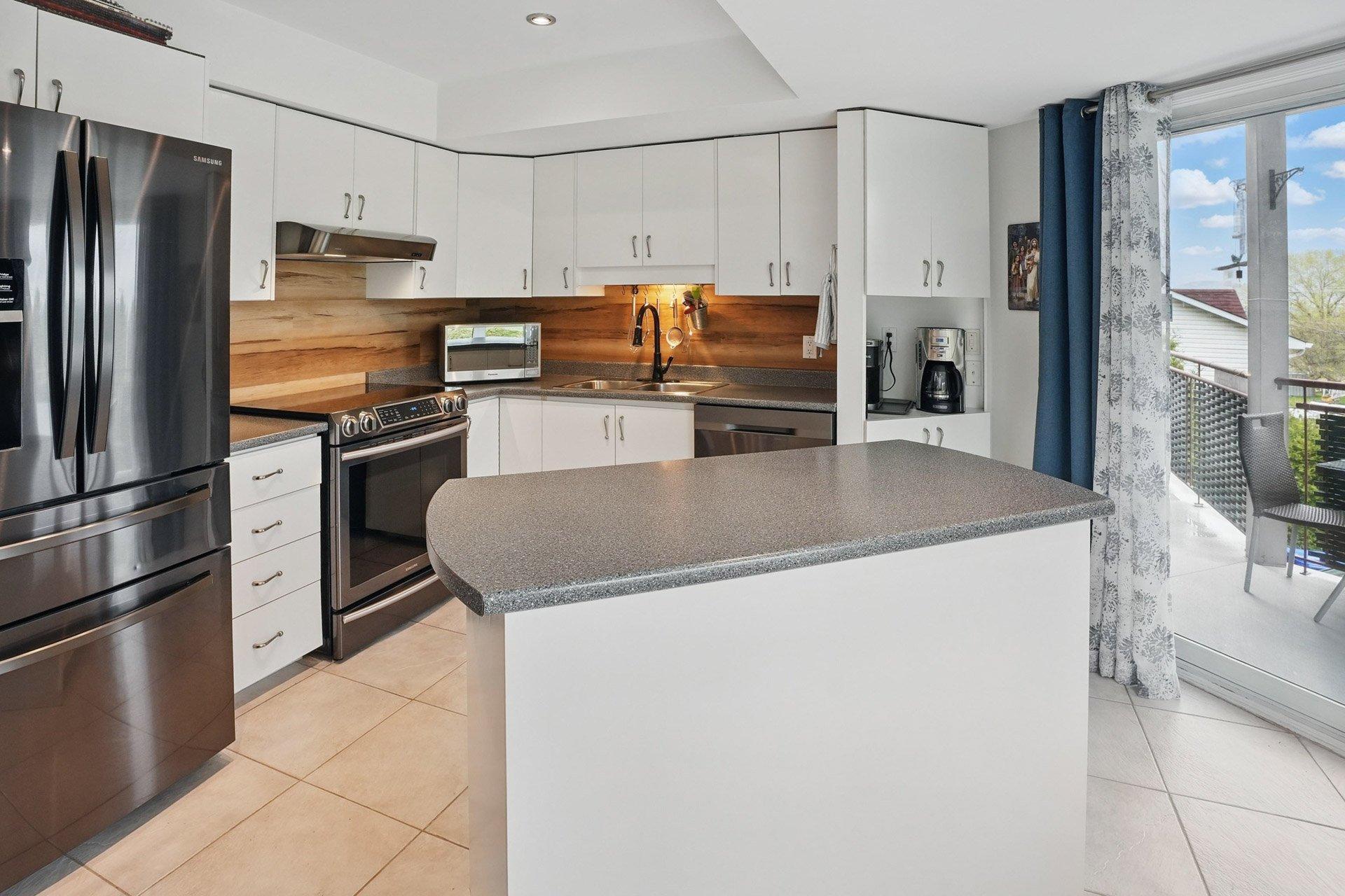 









2


Av. de la Citadelle

, 3,
Gatineau (Hull),




QC
J8Z3M4

