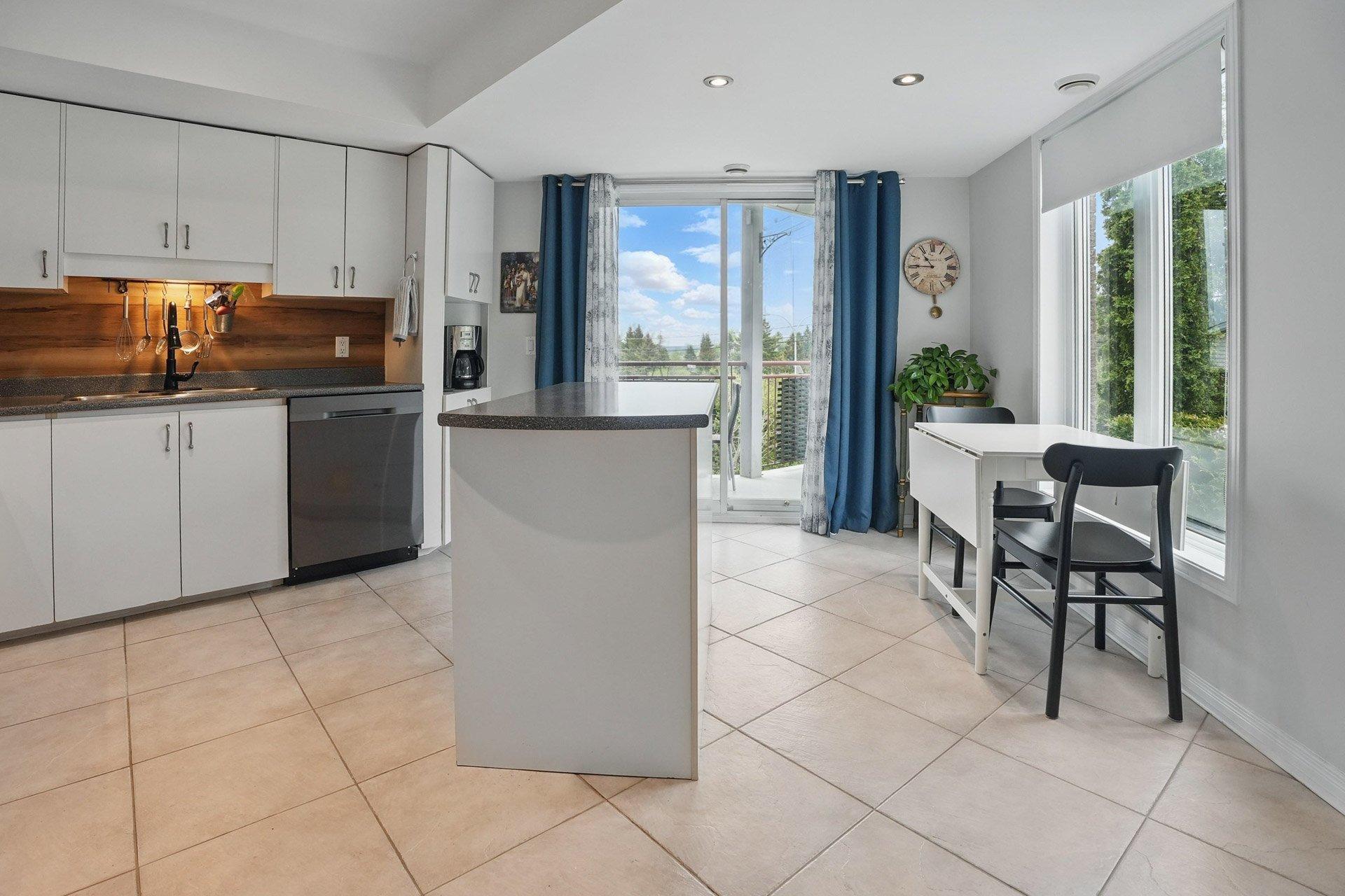 









2


Av. de la Citadelle

, 3,
Gatineau (Hull),




QC
J8Z3M4

