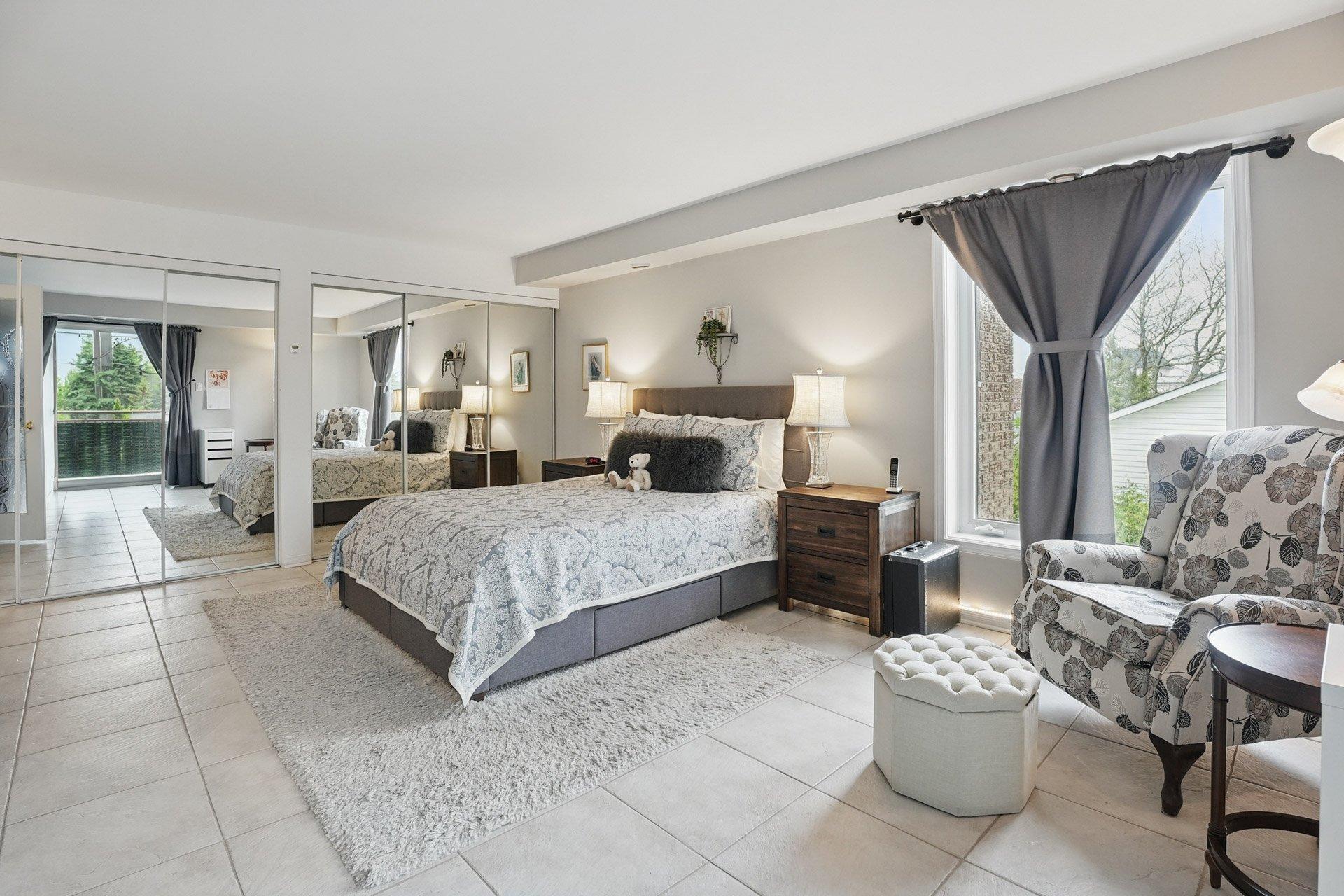 









2


Av. de la Citadelle

, 3,
Gatineau (Hull),




QC
J8Z3M4

