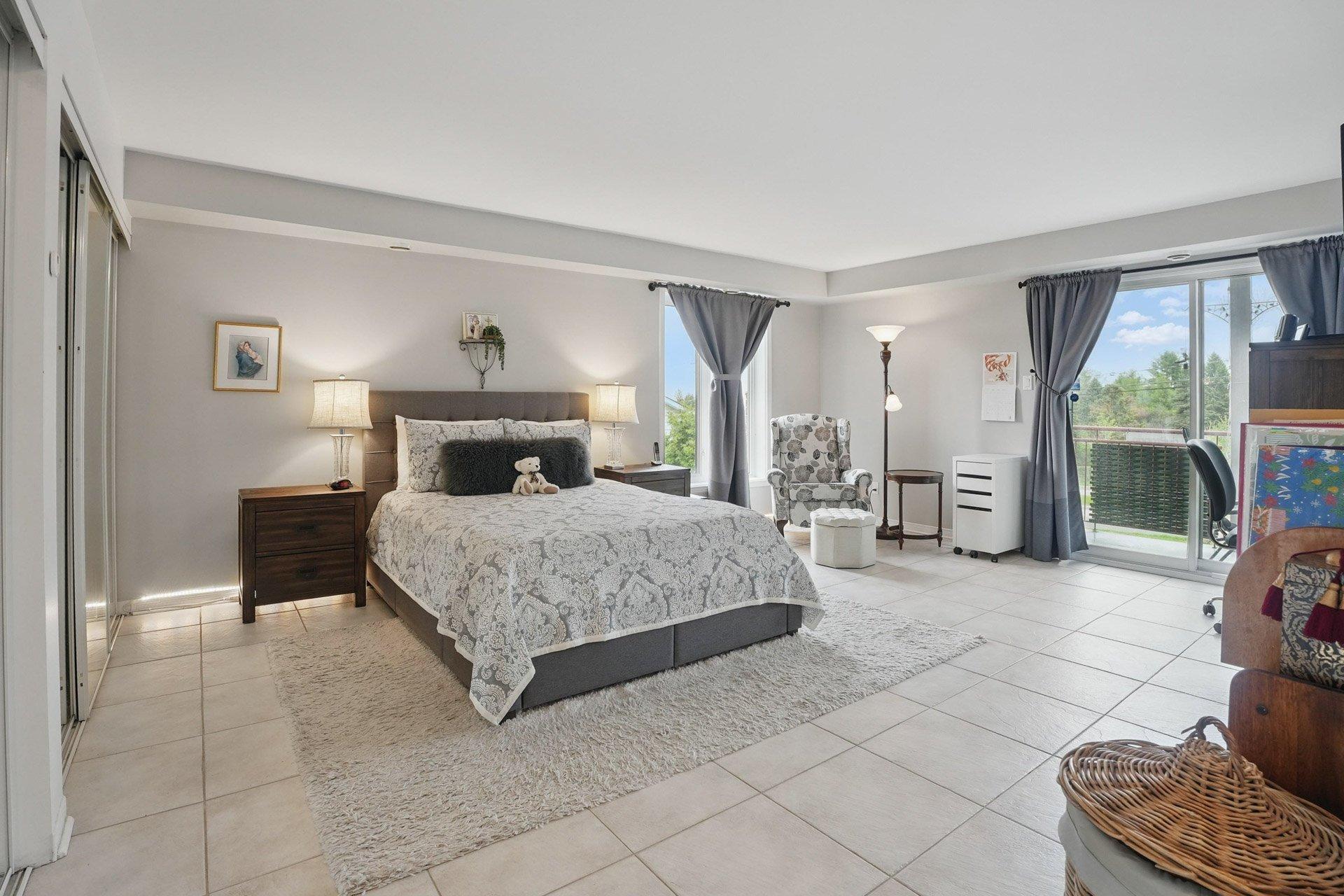 









2


Av. de la Citadelle

, 3,
Gatineau (Hull),




QC
J8Z3M4

