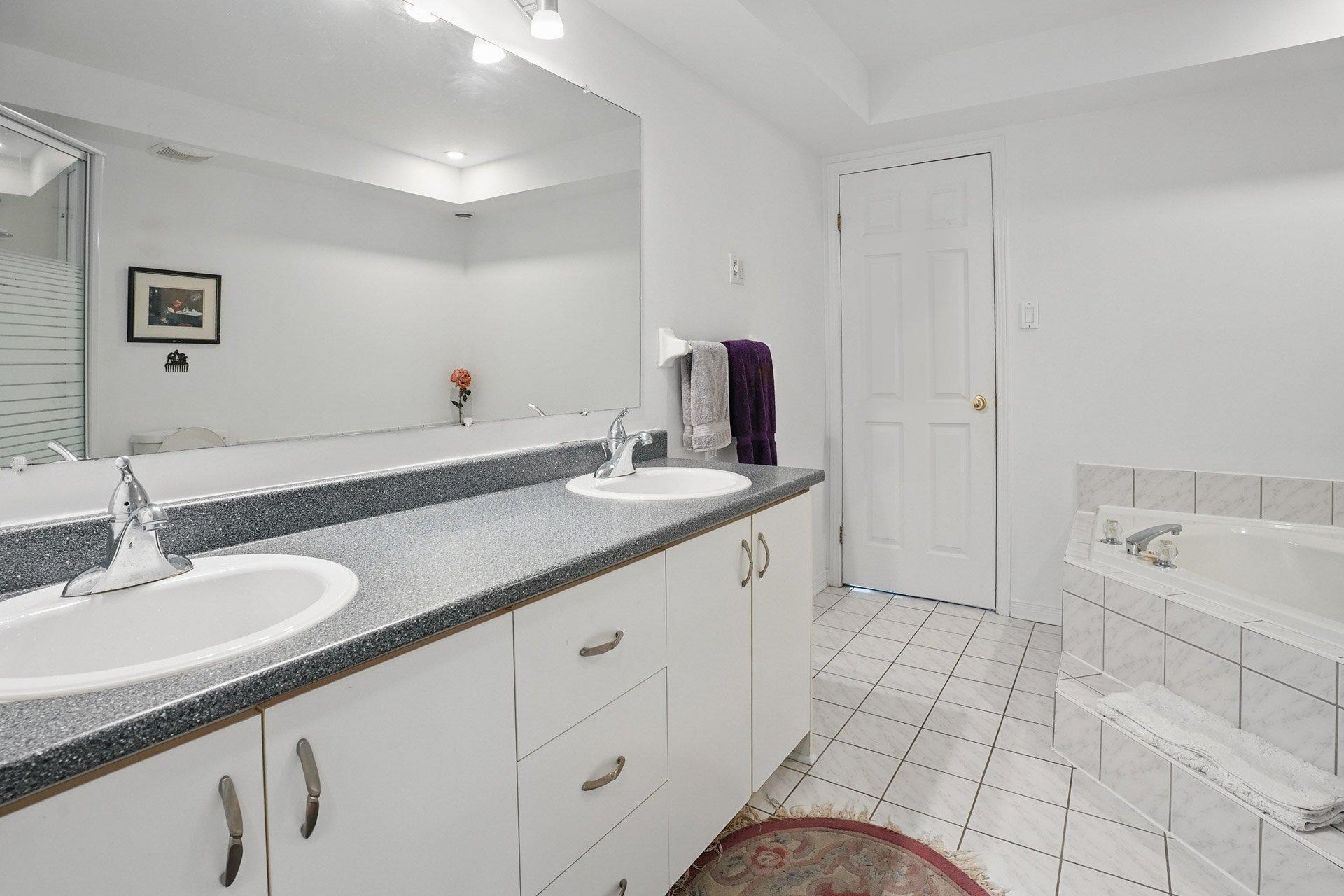 









2


Av. de la Citadelle

, 3,
Gatineau (Hull),




QC
J8Z3M4

