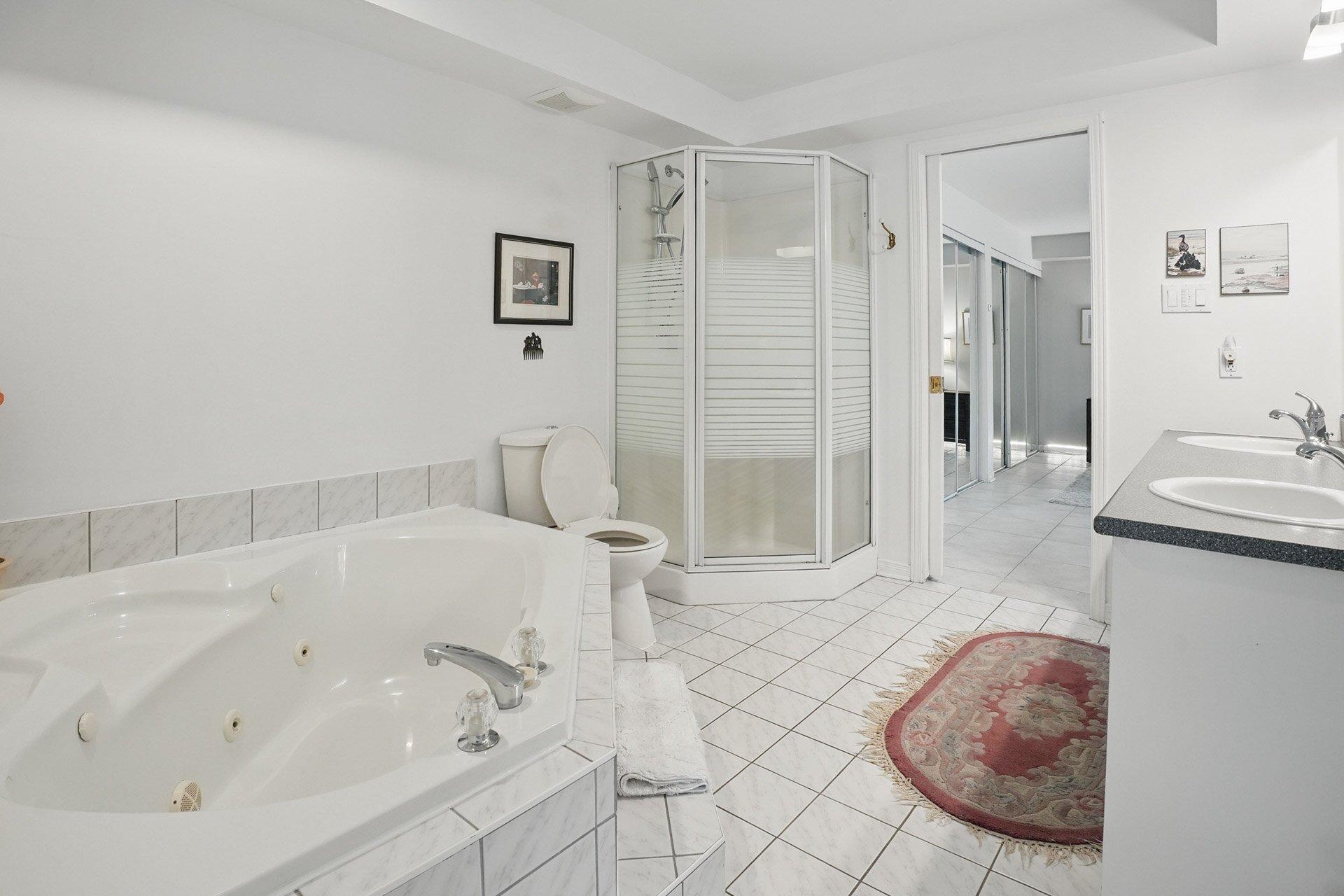 









2


Av. de la Citadelle

, 3,
Gatineau (Hull),




QC
J8Z3M4

