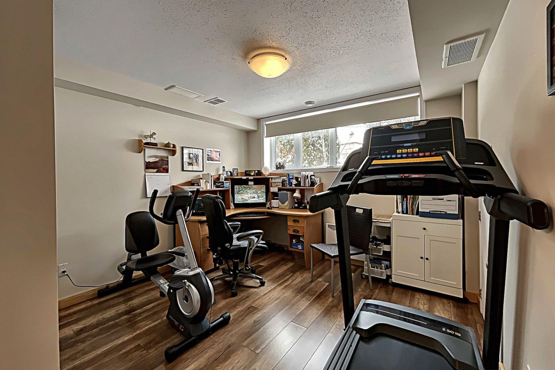 









2


Av. de la Citadelle

, 3,
Gatineau (Hull),




QC
J8Z3M4

