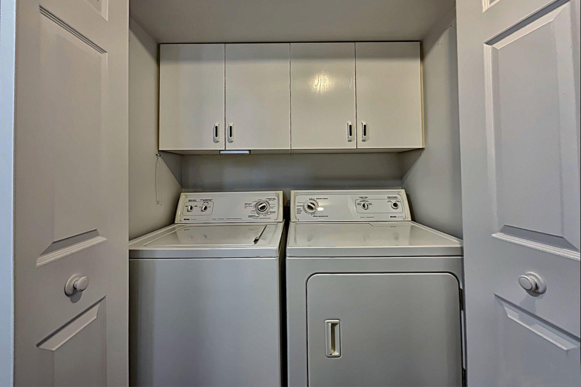 









2


Av. de la Citadelle

, 3,
Gatineau (Hull),




QC
J8Z3M4

