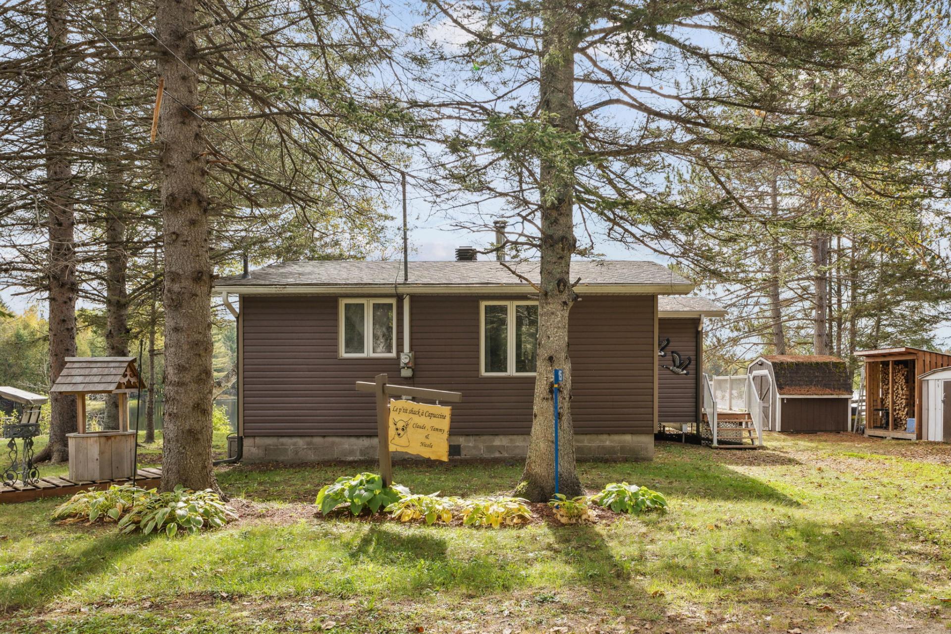 









15


Ch. du Lac-chez-Médée

,
Blue Sea,




QC
J0X1C0

