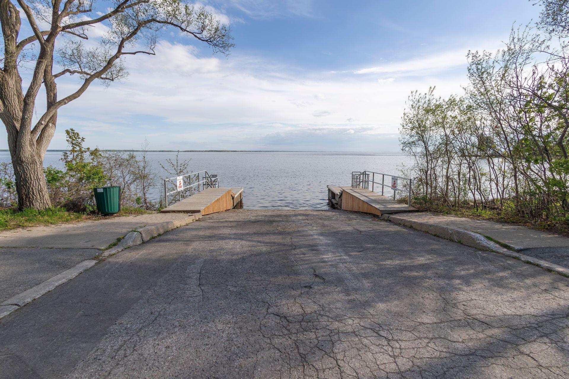 









248


Boul. Pine Beach

,
Dorval,




QC
H9S2V5

