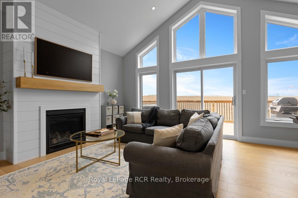 












13 JONATHAN CRESCENT

,
South Bruce,




Ontario
N0G2J0

