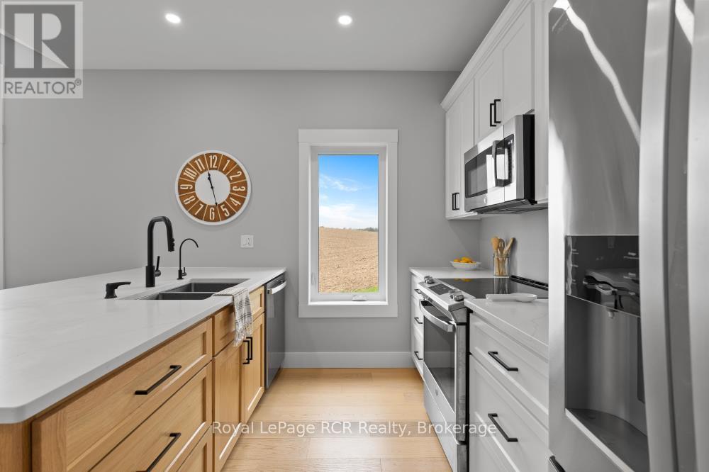 












13 JONATHAN CRESCENT

,
South Bruce,




Ontario
N0G2J0

